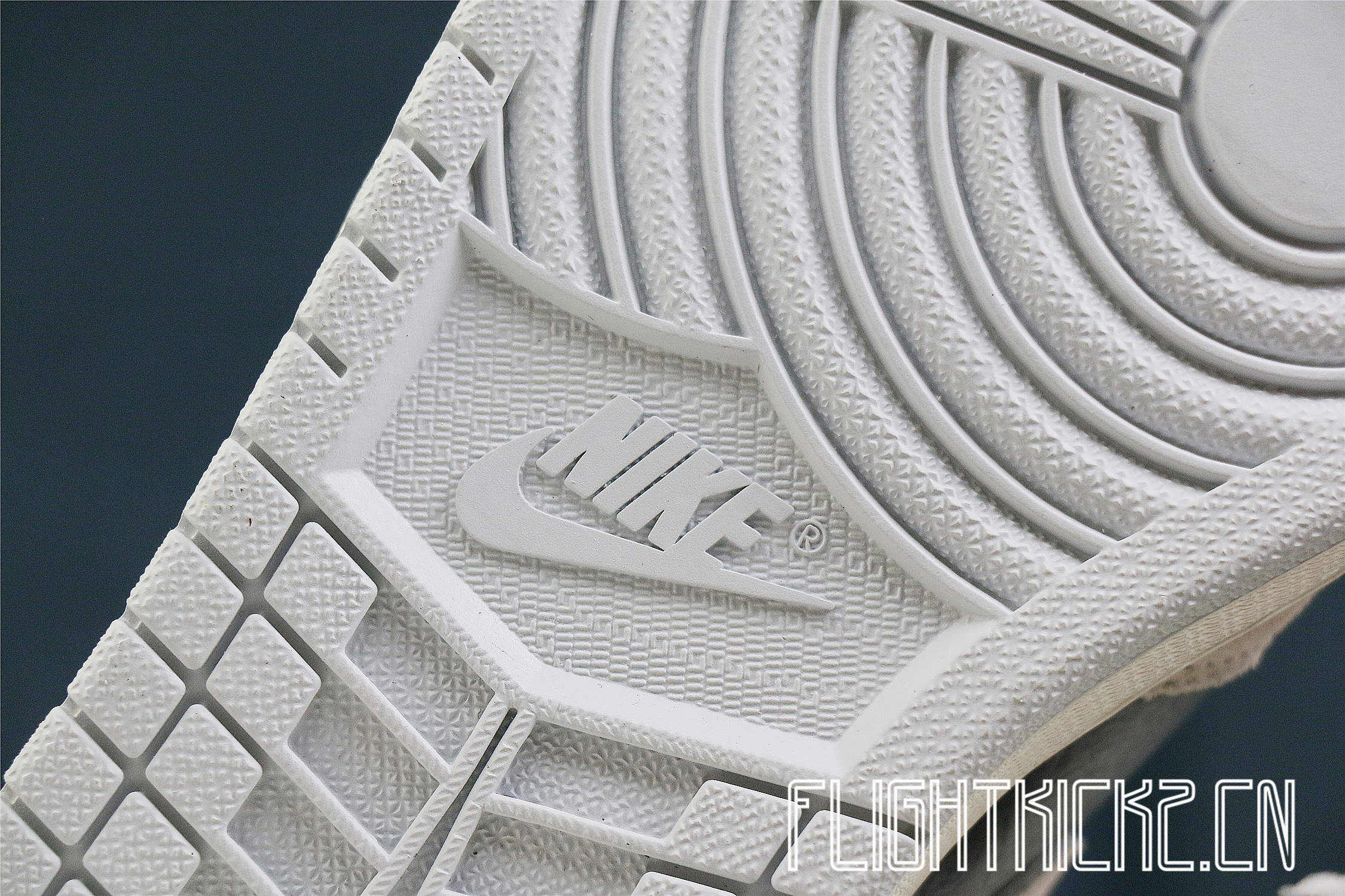 Air Jordan 1 Retro High OG Grey Crimson 2019