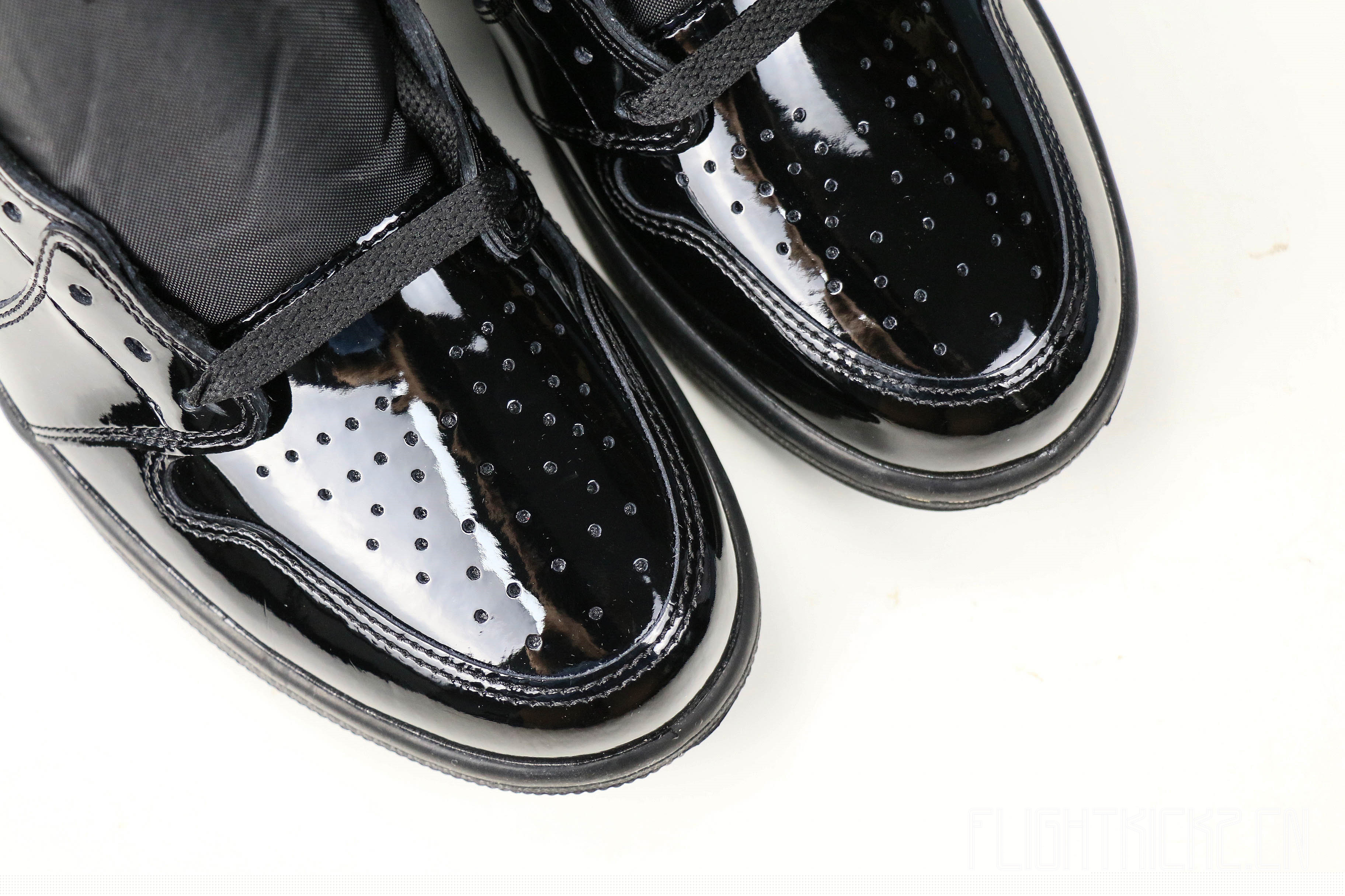 Air Jordan 1 Retro High OG in Black/Metallic Gold 2020