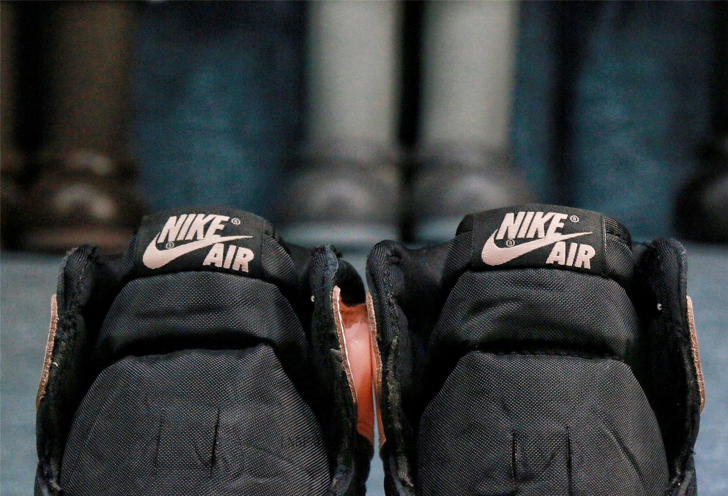 Jordan 1 Retro High Black Crimson Tint