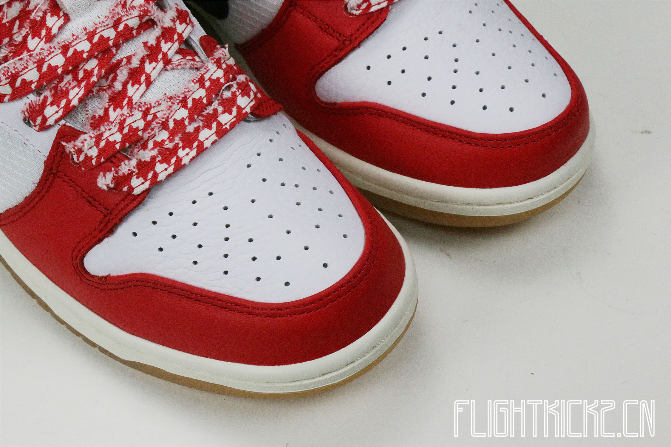 Frame Skate x Nike SB Dunk Low “Habibi”