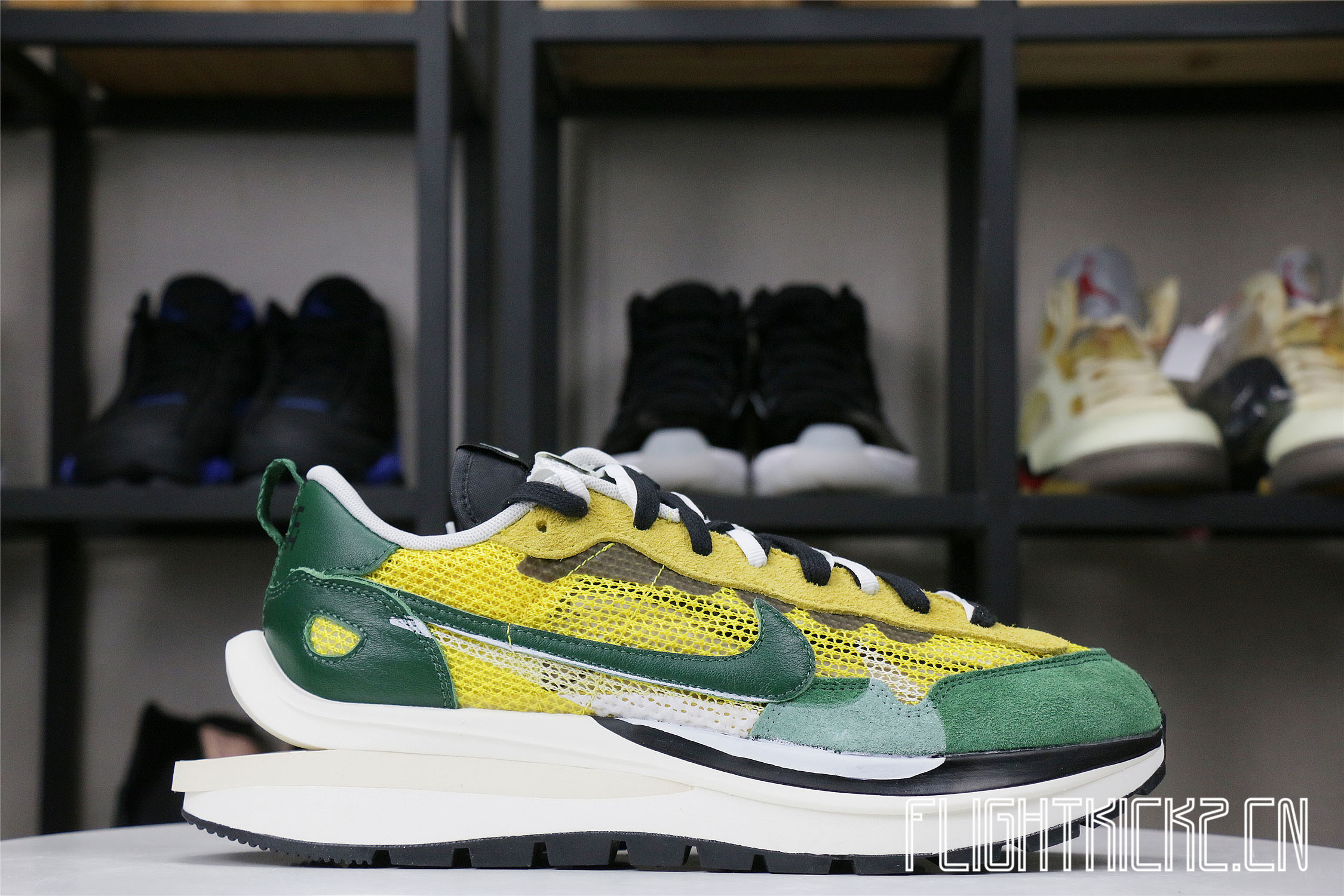 Nike Vaporwaffle sacai Tour Yellow Stadium Green (LN5 A1)