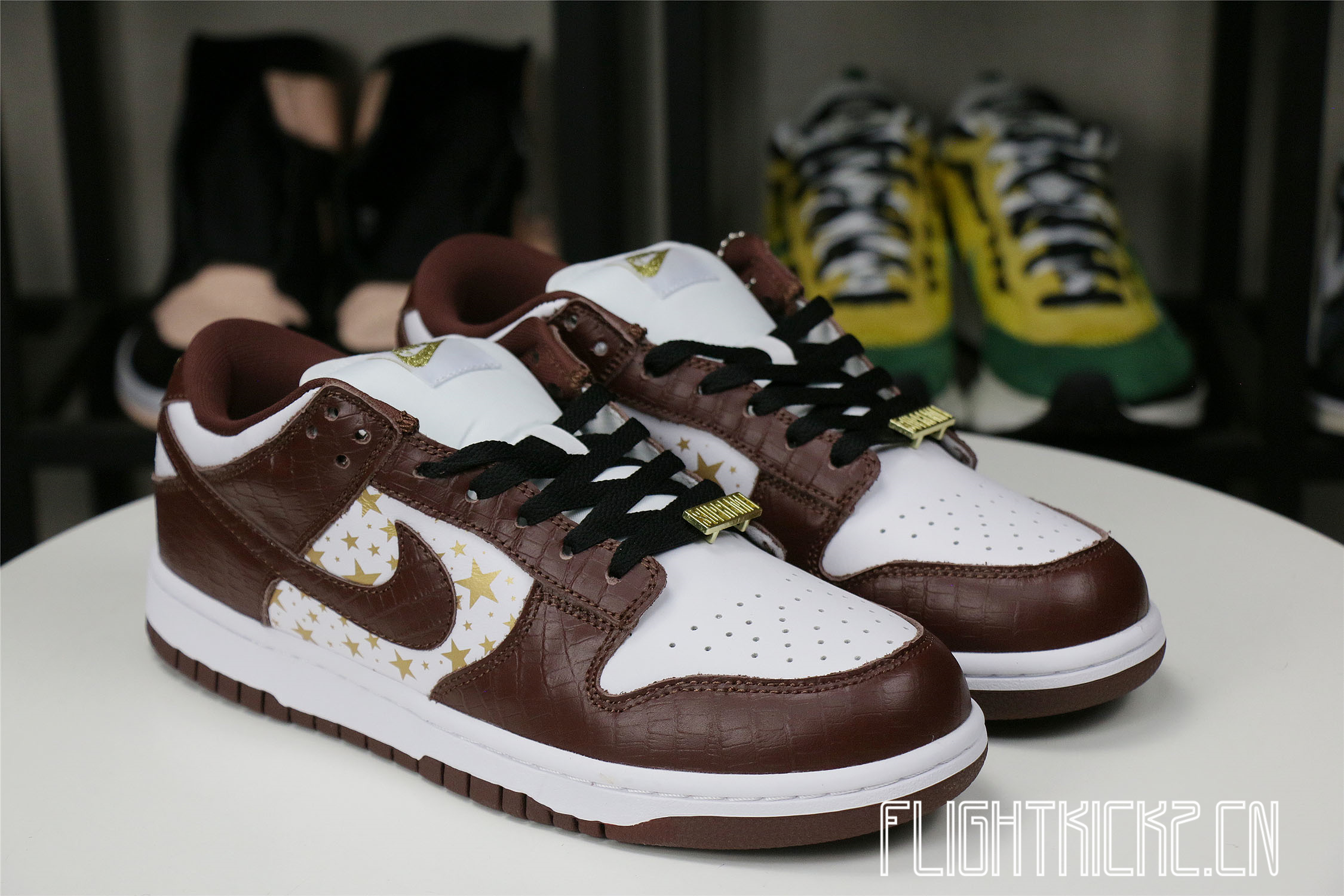 Nike SB Dunk Low Supreme Barkroot Brown