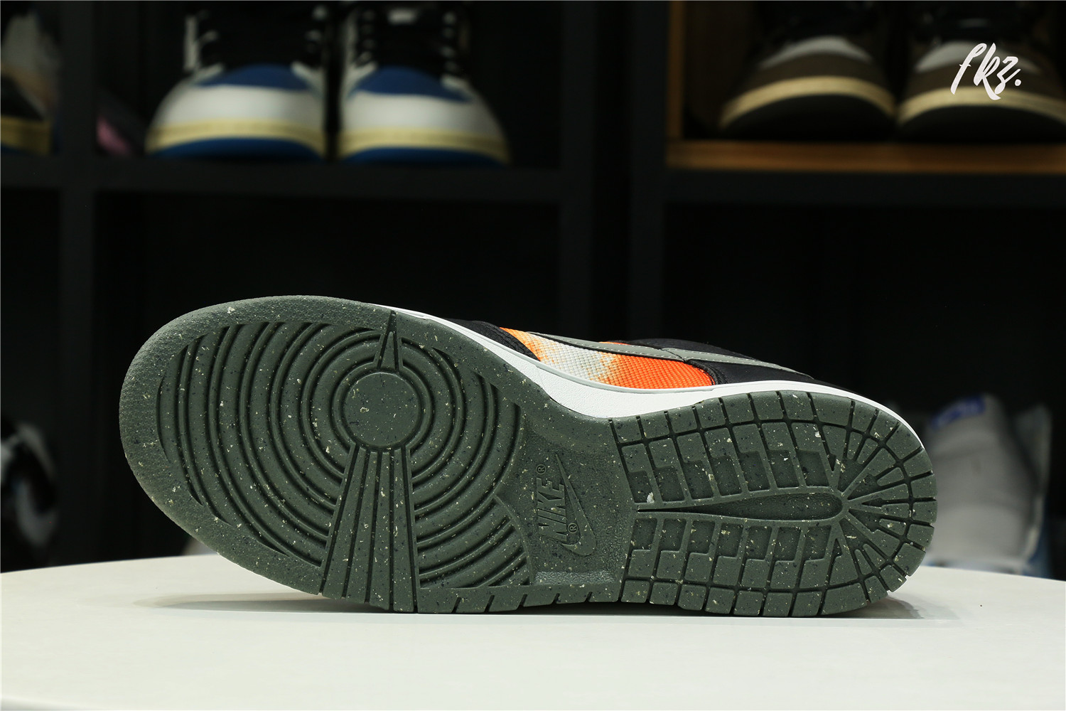 Nike Dunk Low “Graffiti” Black Red