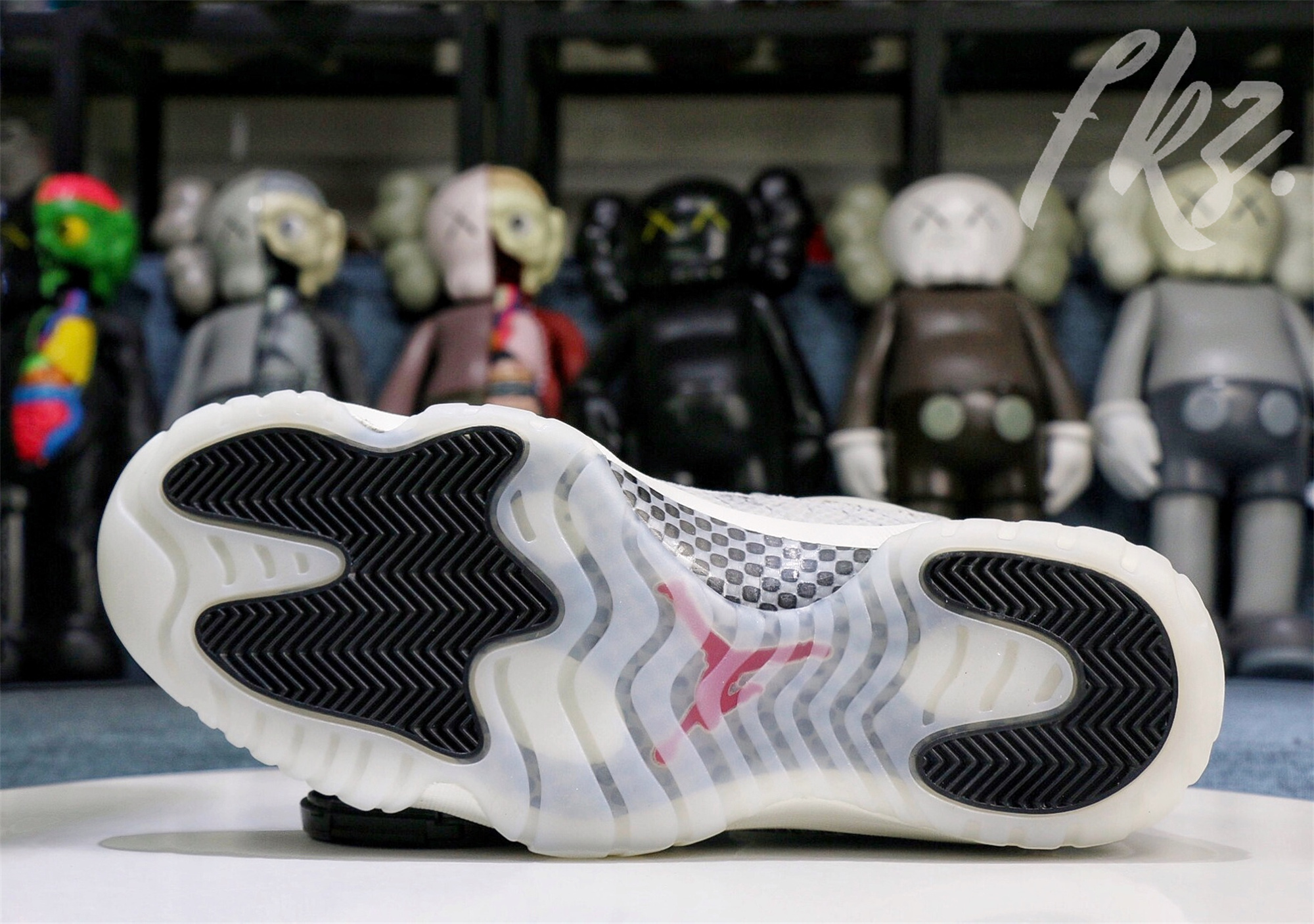 Air Jordan 11 Retro Low Snakeskin Light Bone