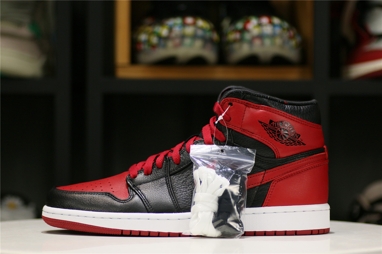 Air Jordan 1 OG Banned/Bred 2011 (LN5 A1 ,Deadstock,with tiny Flaws)