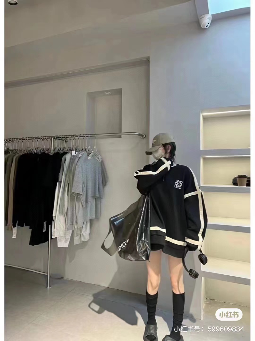 LOEVVE 22FW Ribbon Embroidered Crew Neck Sweater