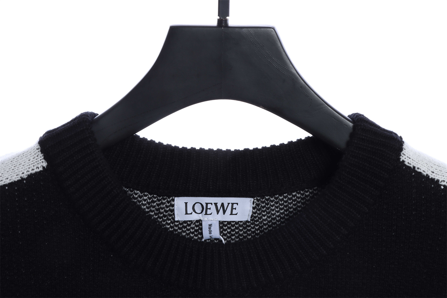 LOEVVE 22FW Ribbon Embroidered Crew Neck Sweater