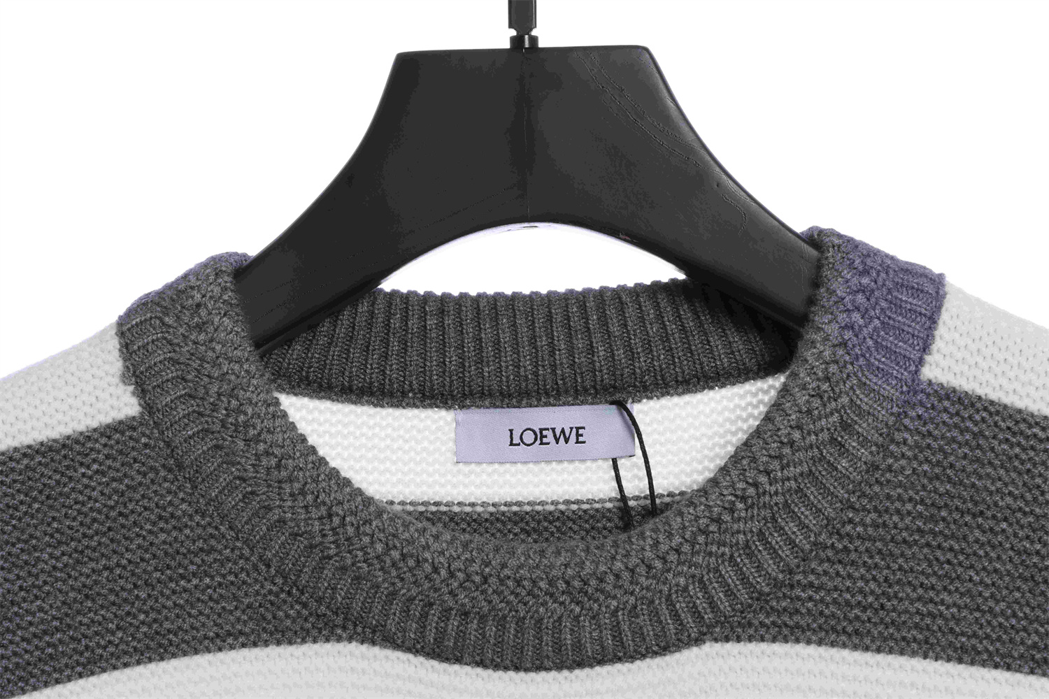 Loevve 22SS autumn and winter new round neck striped patch sweater