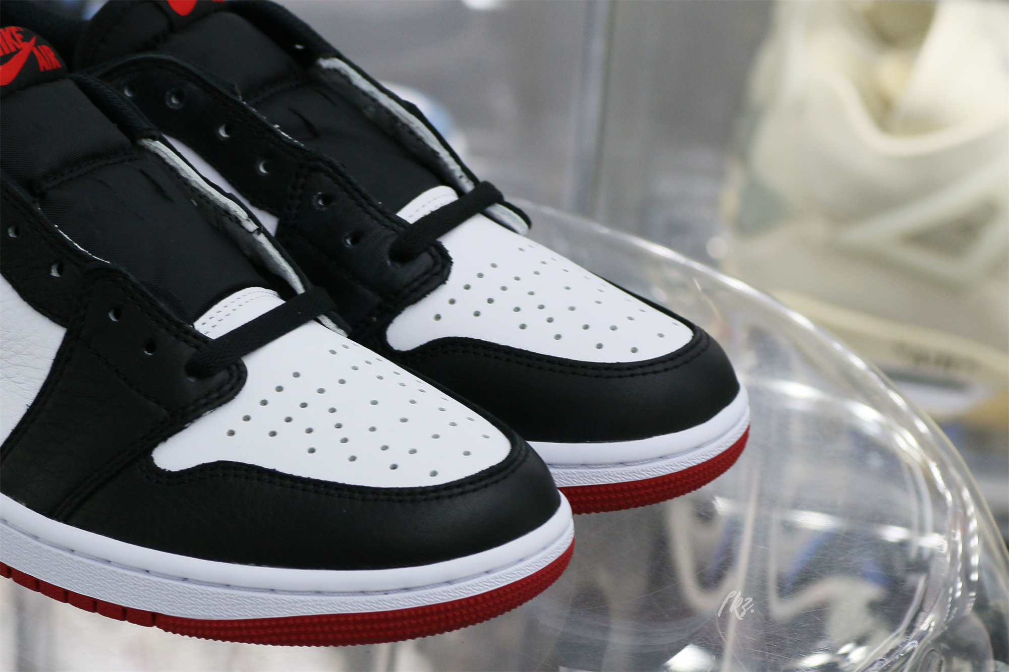 Air Jordan 1 Low OG Black Toe 2023