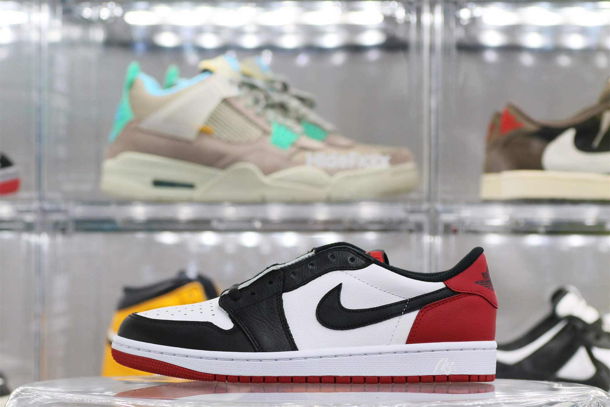 Air Jordan 1 Low OG Black Toe 2023