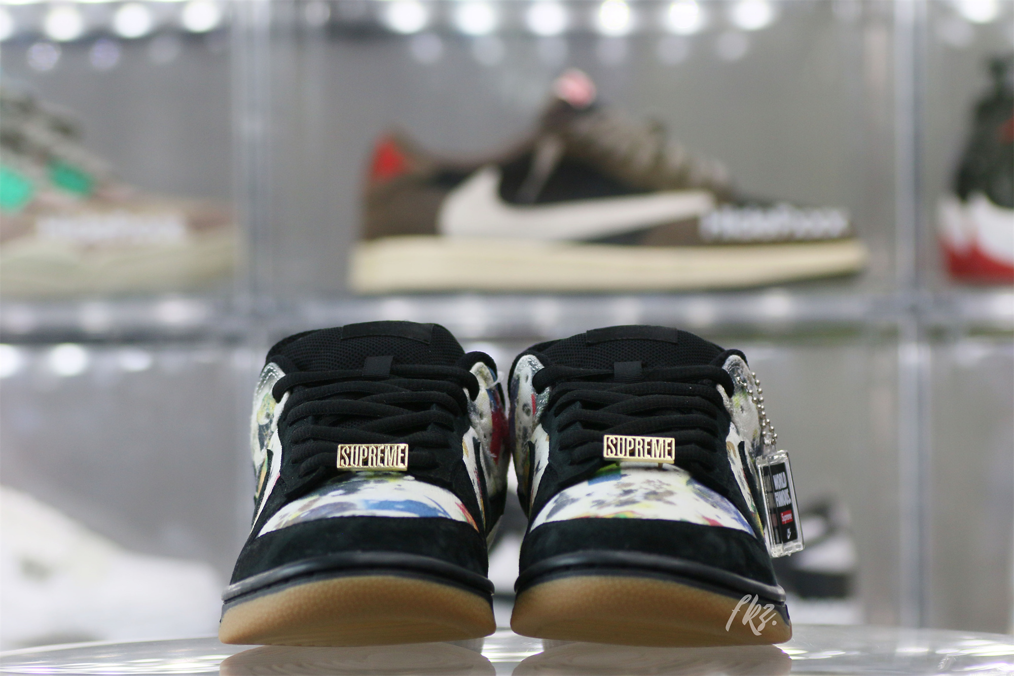 Supreme x Nike SB Dunk Low 2023