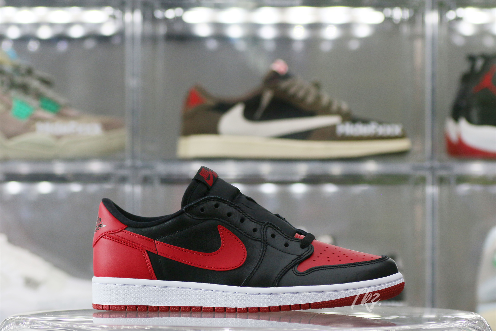 Air Jordan 1 Retro Low Bred 2015