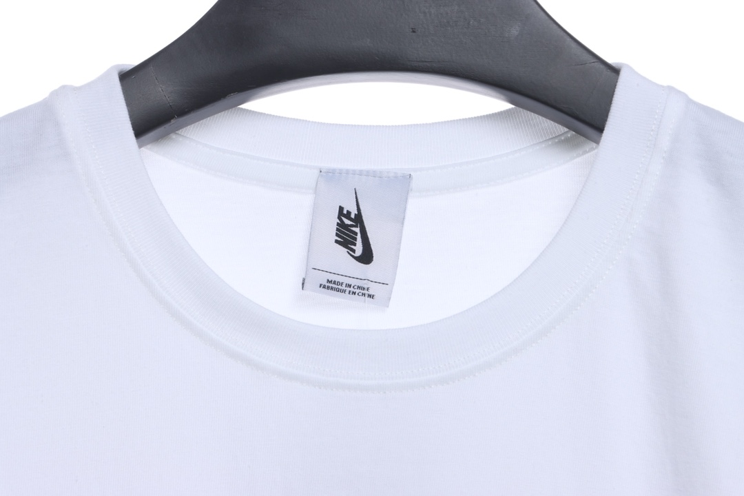 Nike Stuart co-signed the Love letter pattern short sleeves