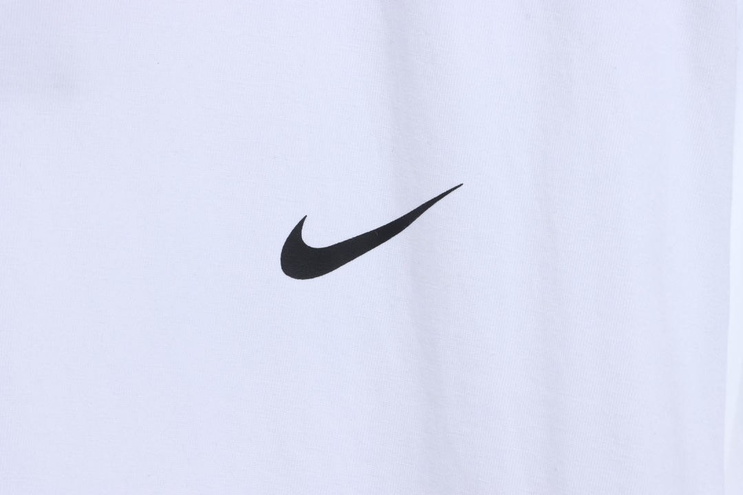 Nike Stuart co-signed the classic letter pattern short sleeves