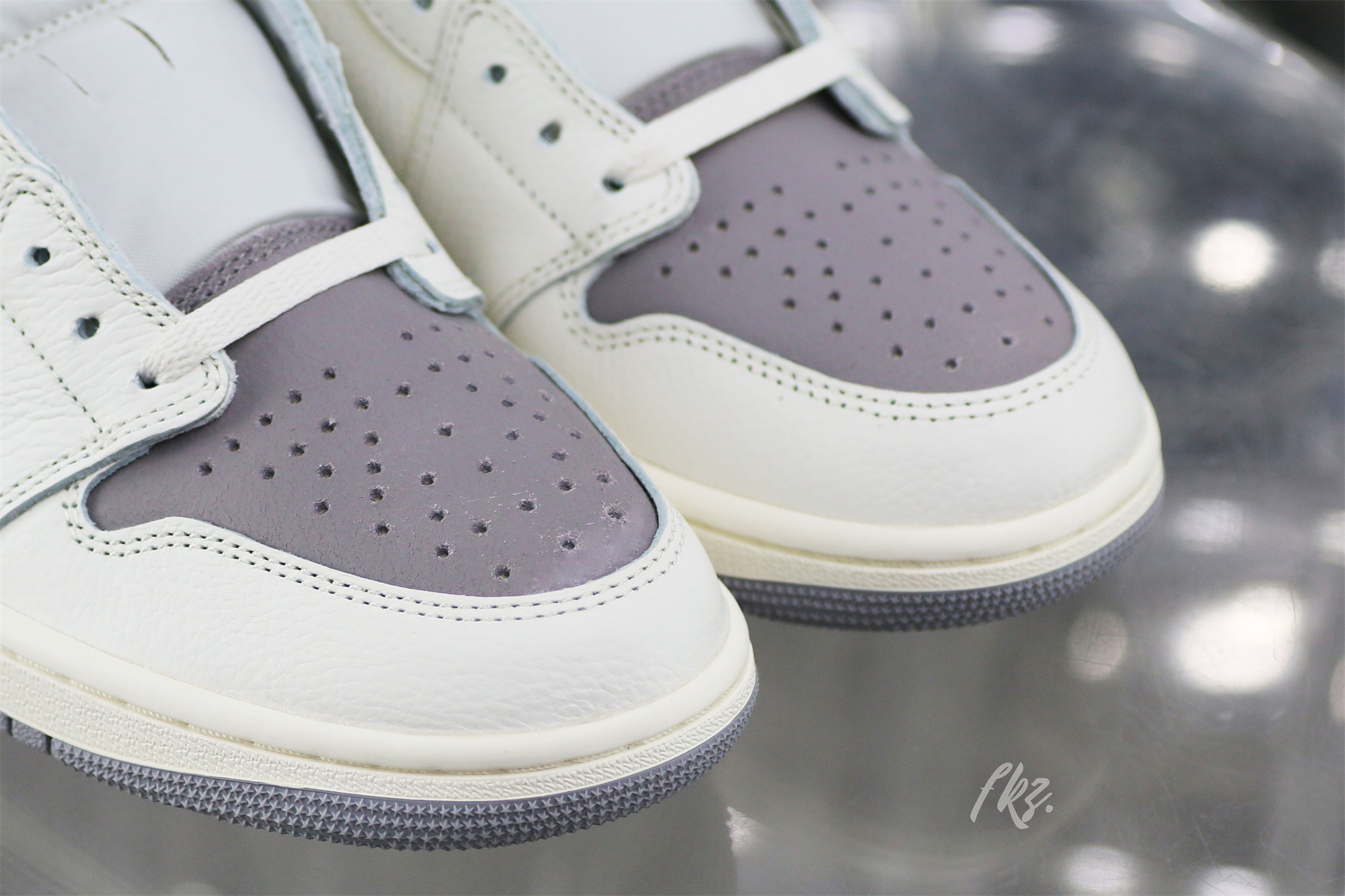 Air Jordan 1 Low OG Atmosphere Grey 2023