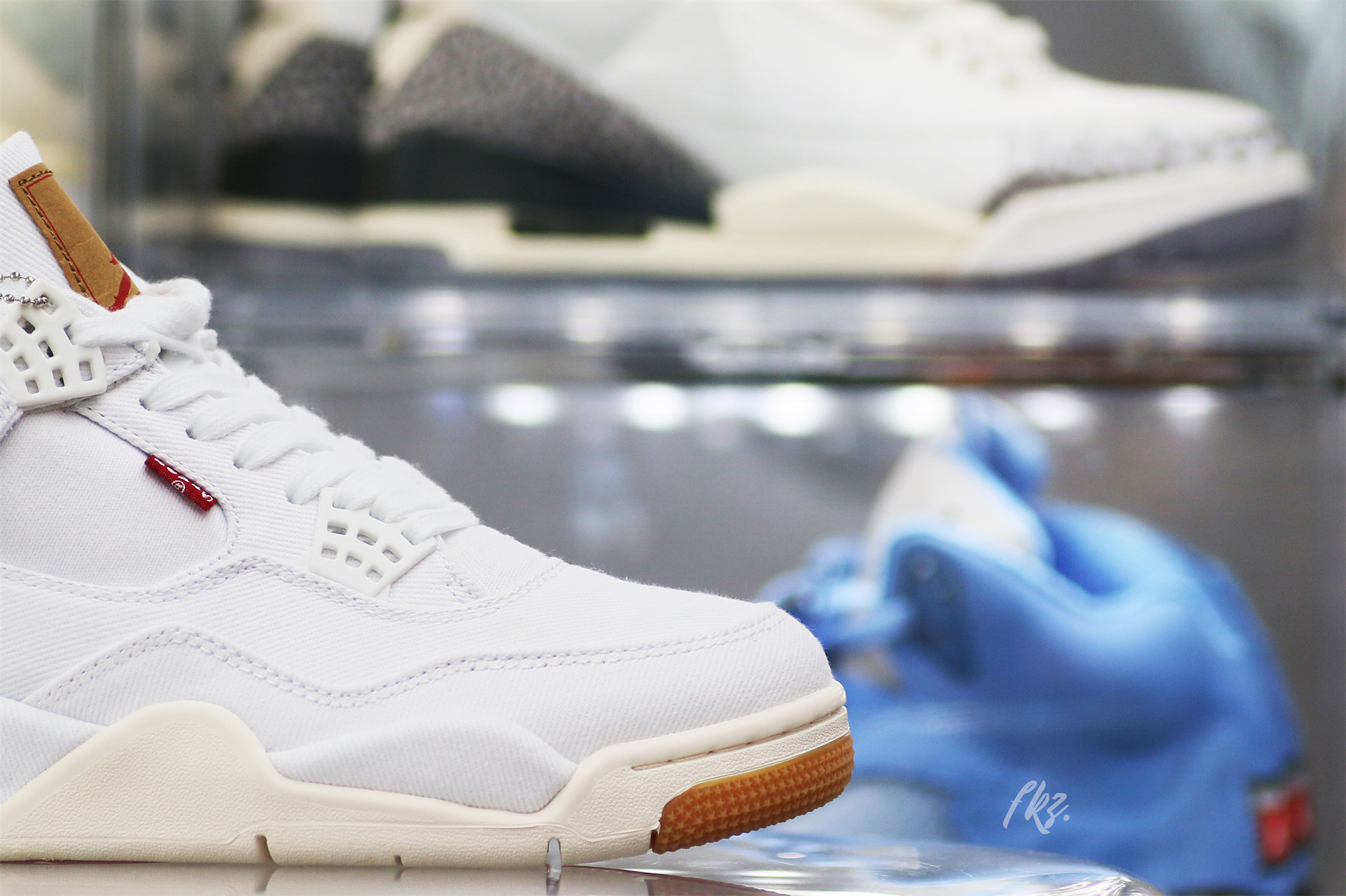 Air Jordan 4 Retro Levi’s White (Levi’s Tag)