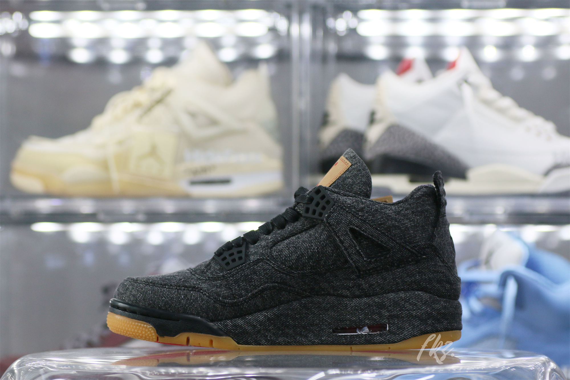 Air Jordan 4 Retro Levi’s Black (Levi’s Tag)