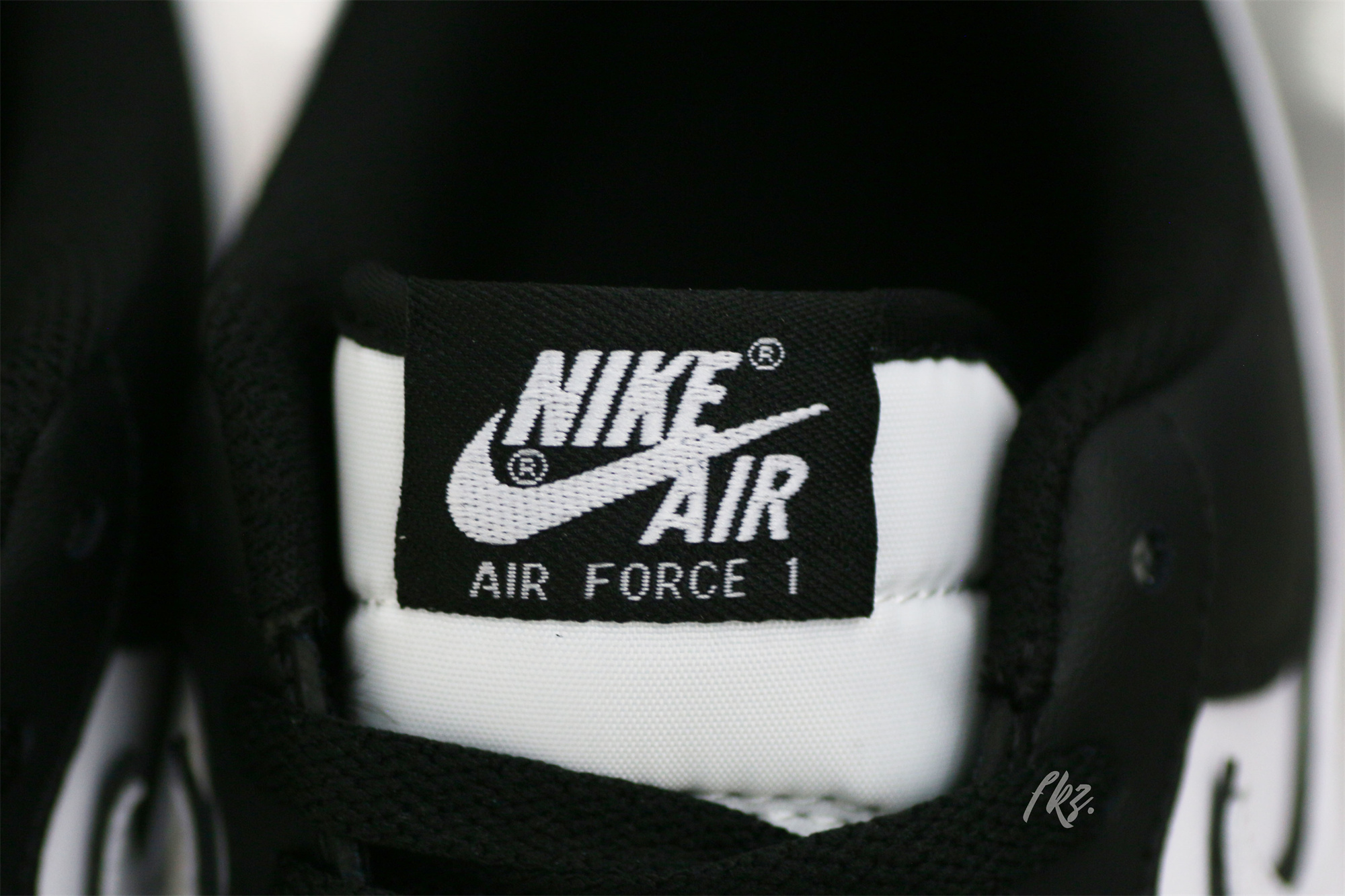 Nike Air Force 1 ’07 Low White Swoosh Panda