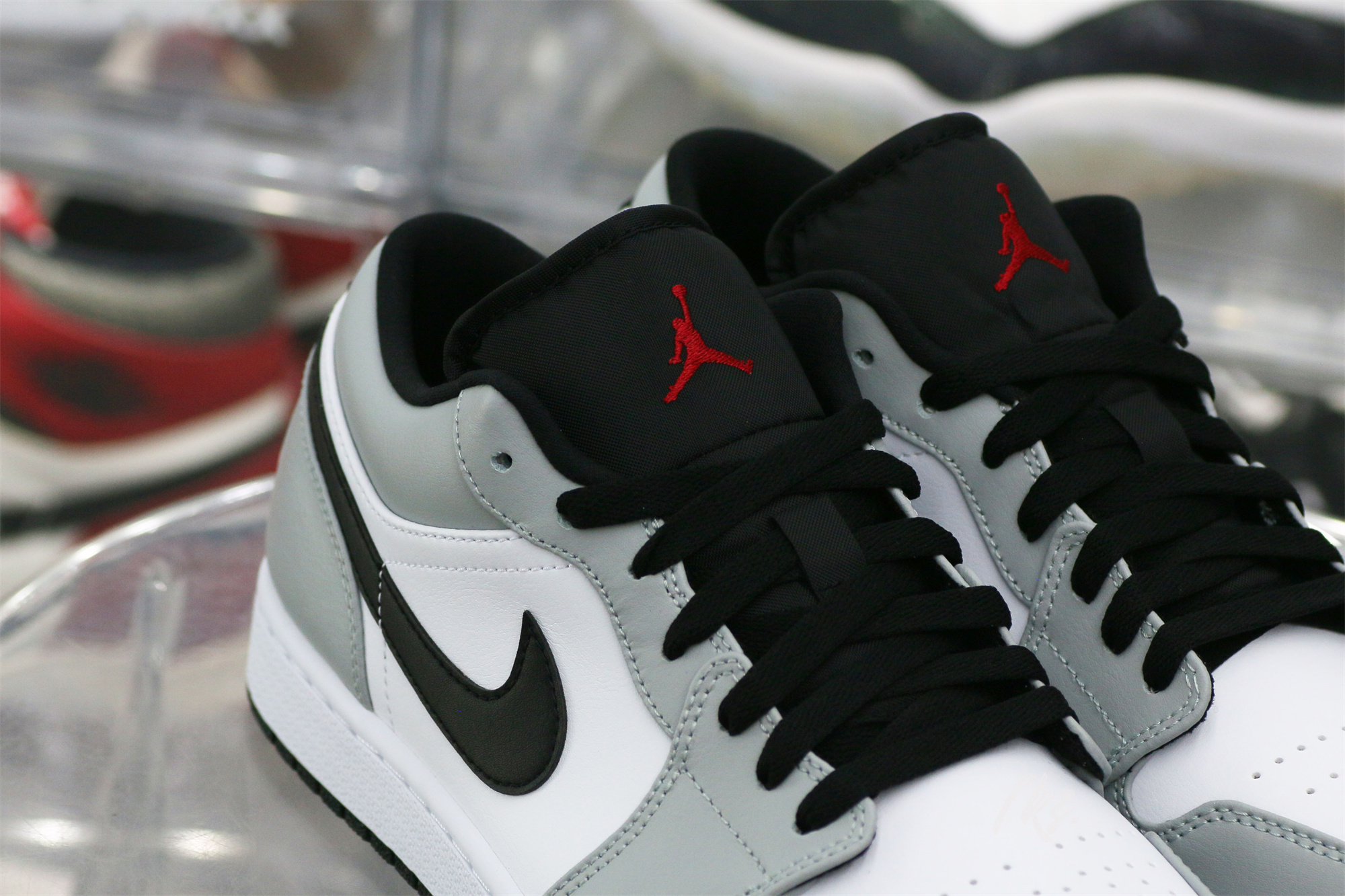 Air Jordan 1 Low Light Smoke Grey