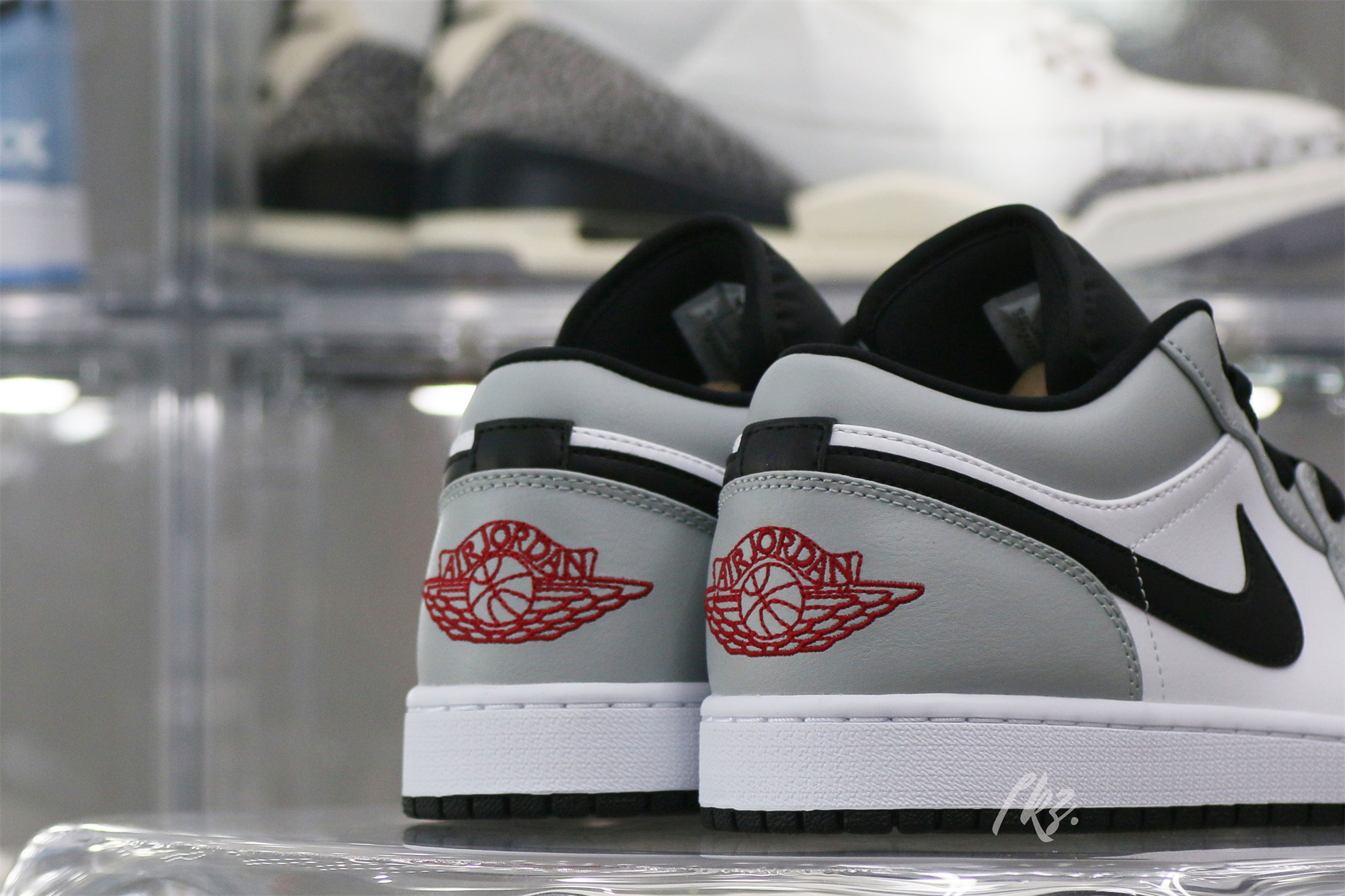 Air Jordan 1 Low Light Smoke Grey