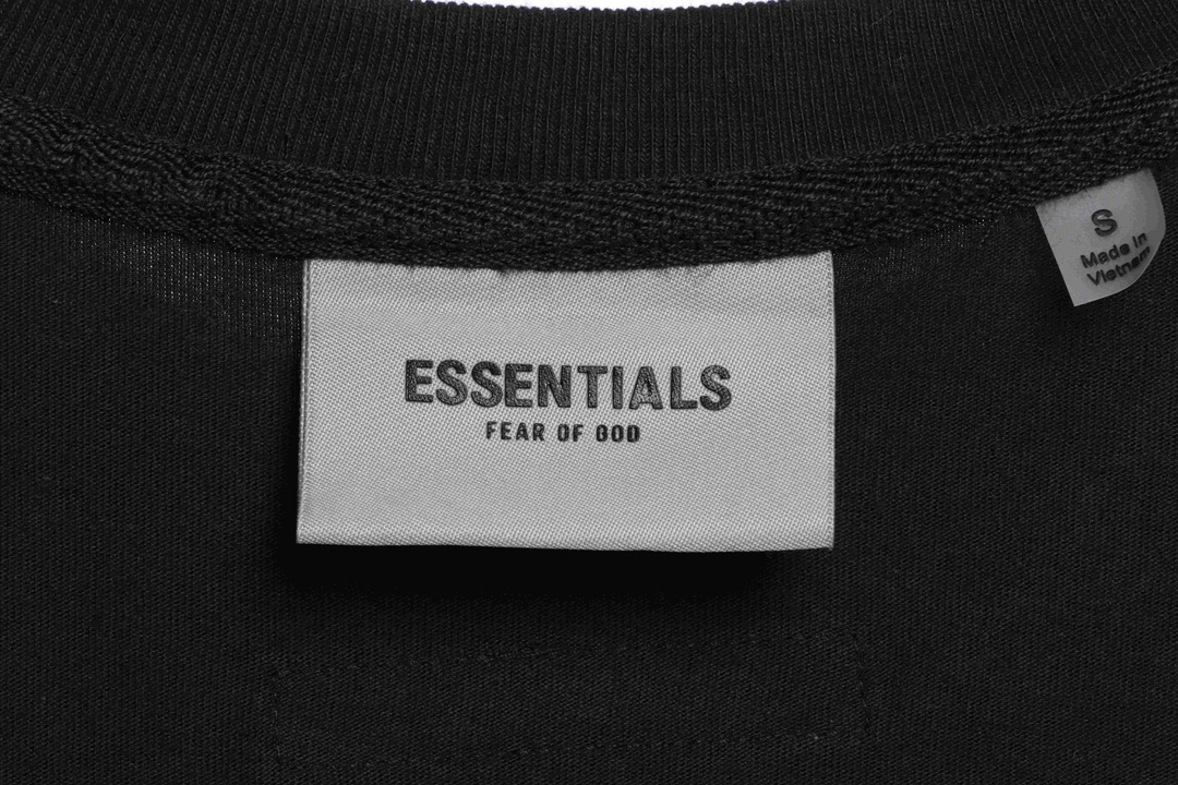 Essentials back silicone letter short sleeve