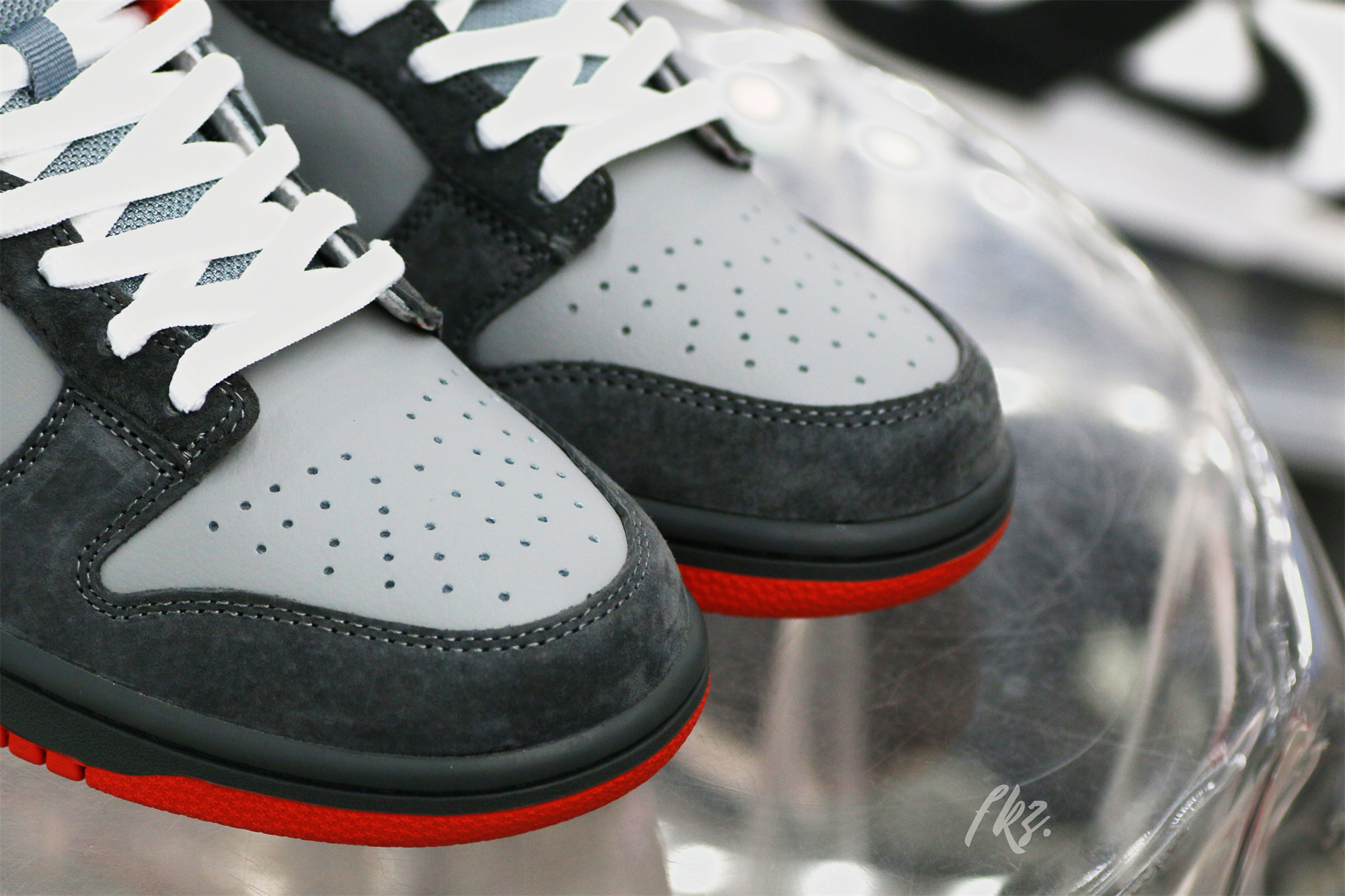 Jeff Staple X Dunk Low Pro SB Pigeon