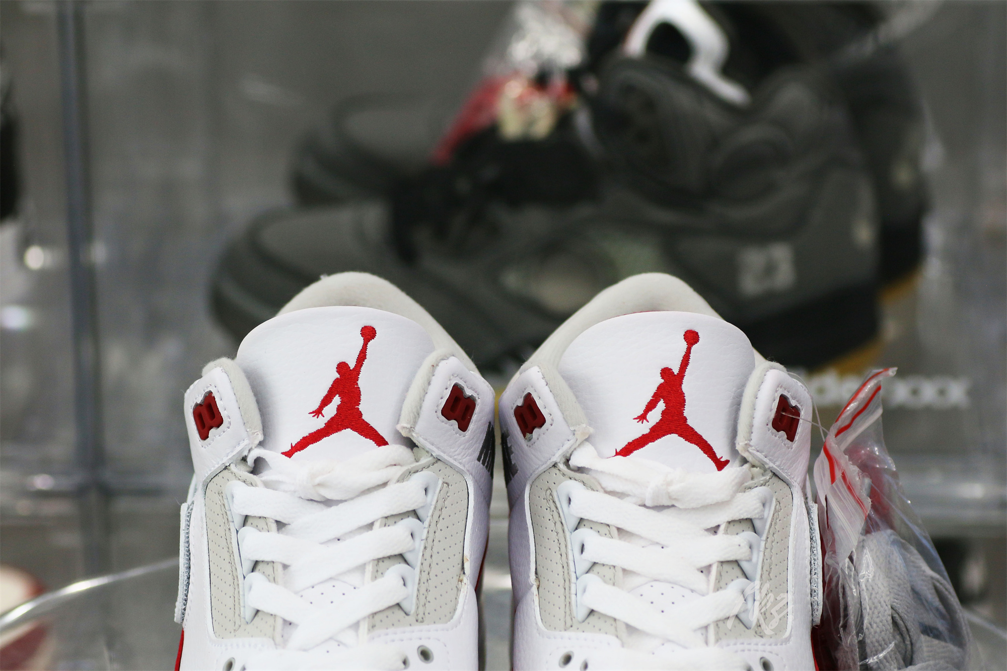 Air Jordan 3 Retro Tinker Air Max 1 – University Red