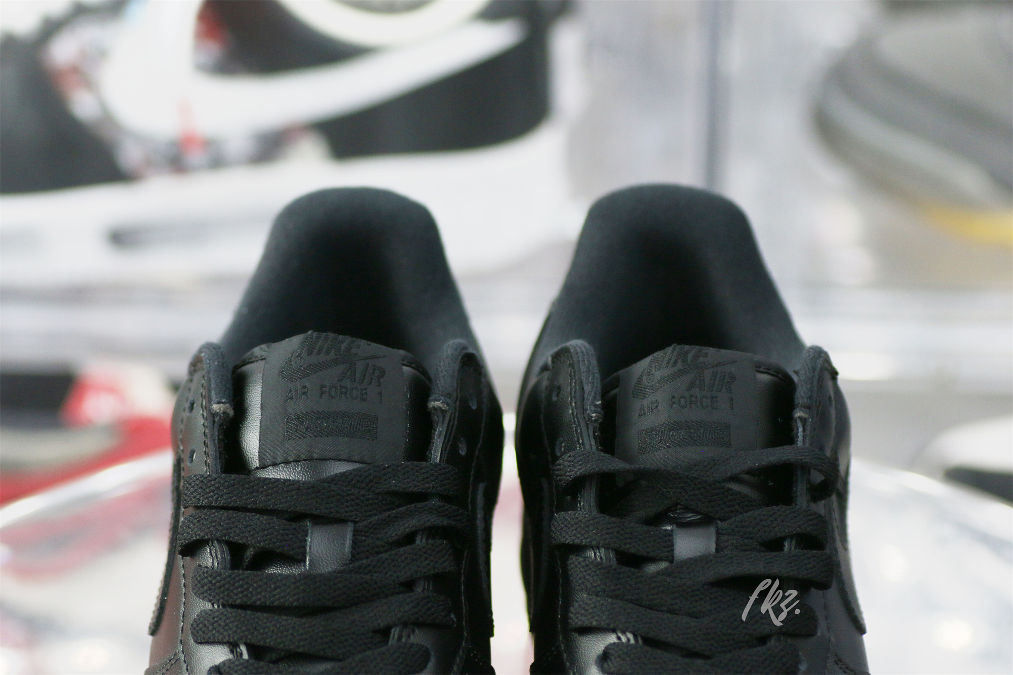 Nike Air Force 1 Low Supreme Black