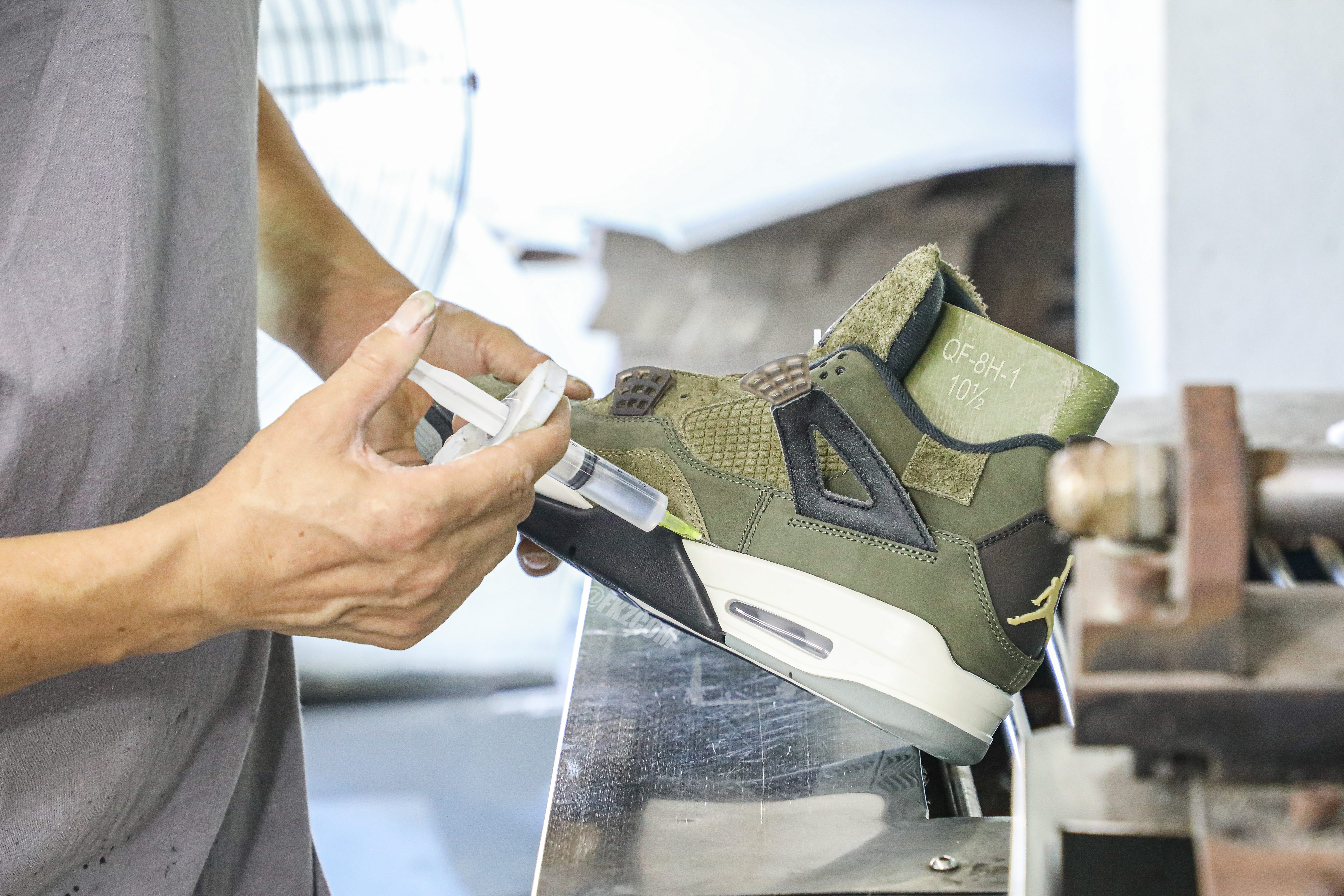 Air Jordan 4 Retro SE Craft Medium Olive (LN5 A1)