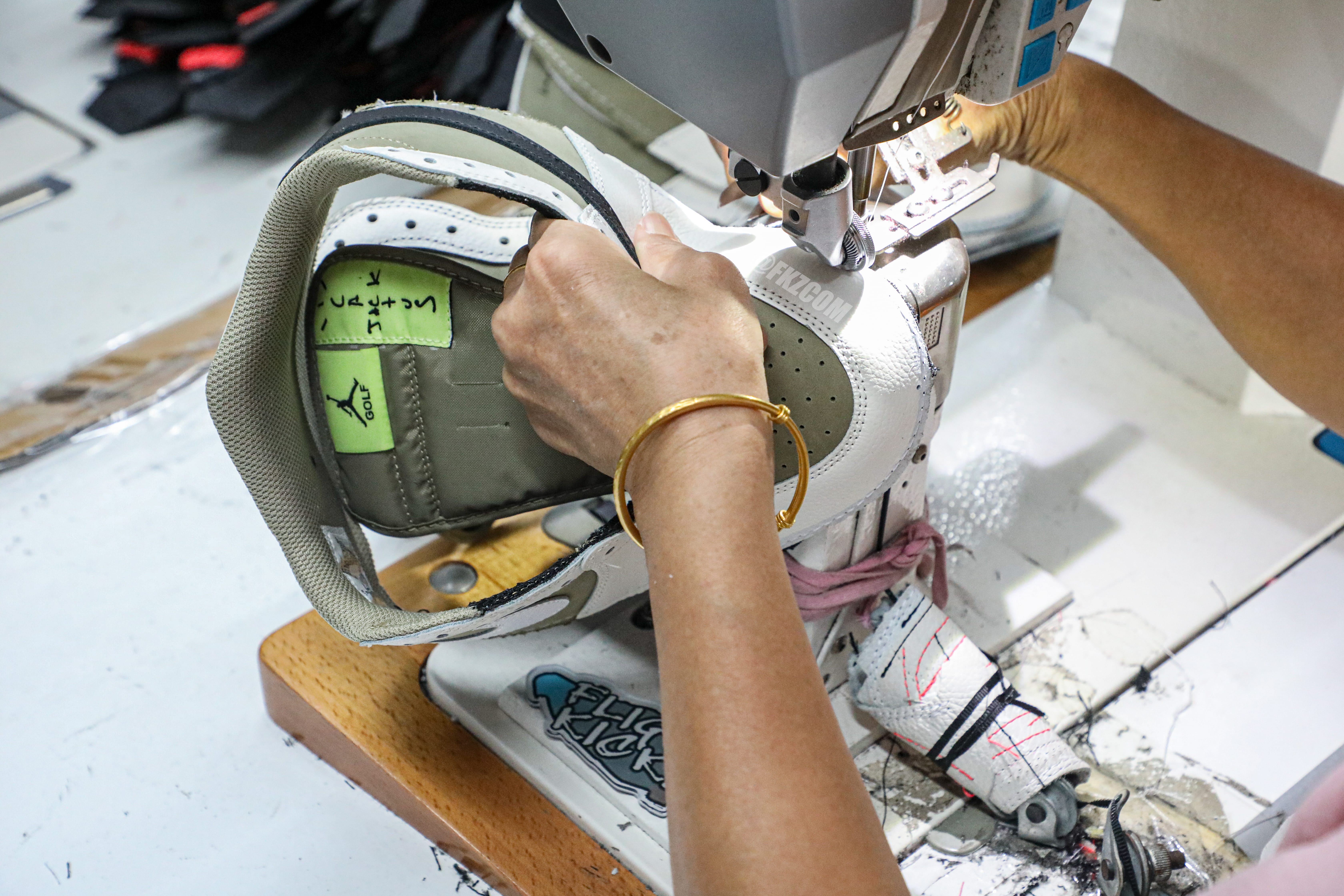 Travis Scott x Air Jordan 1 Low Golf Neutral Olive (LN5 A1)