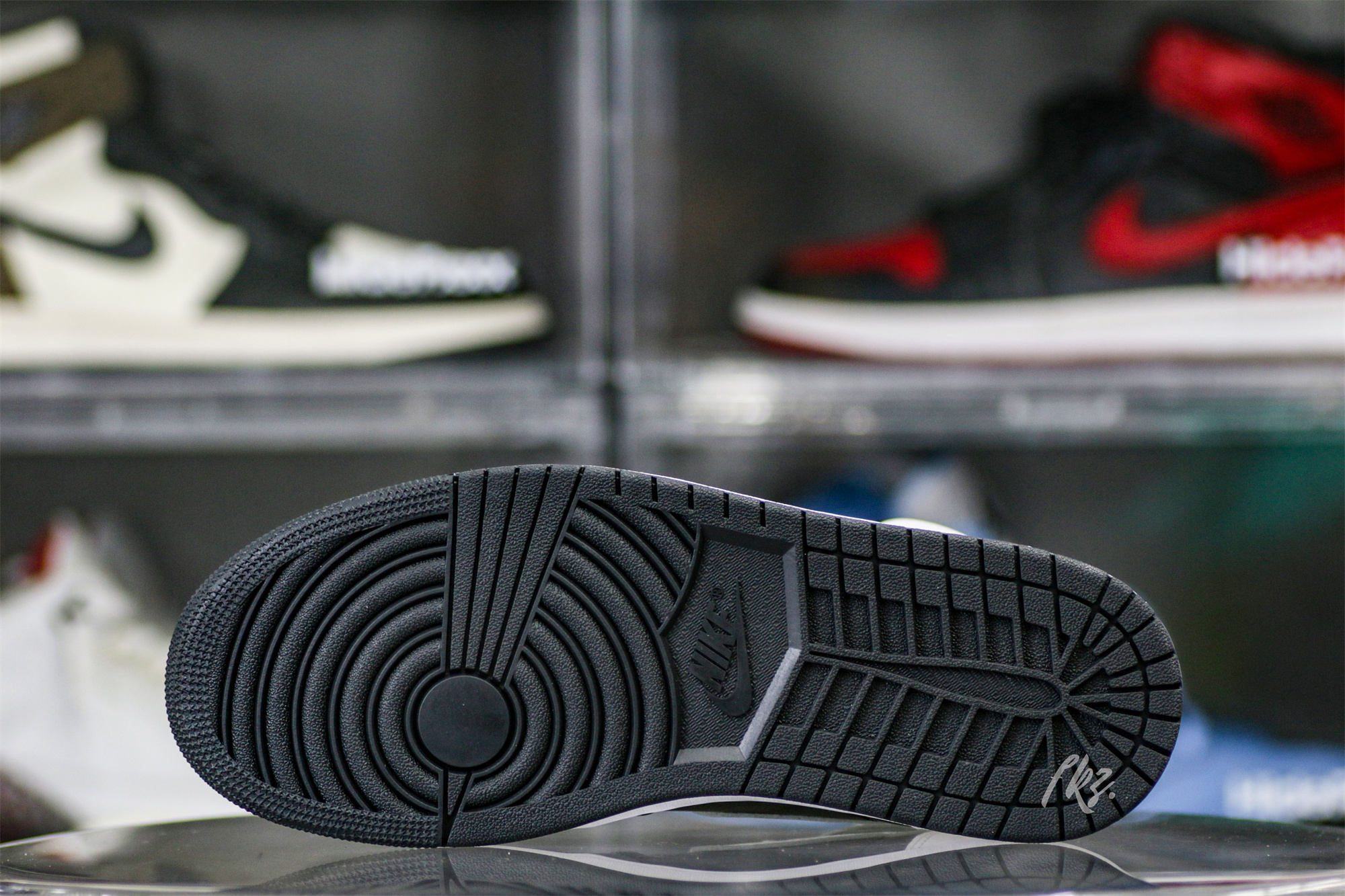 Air Jordan 1 Retro High OG Black White 2024