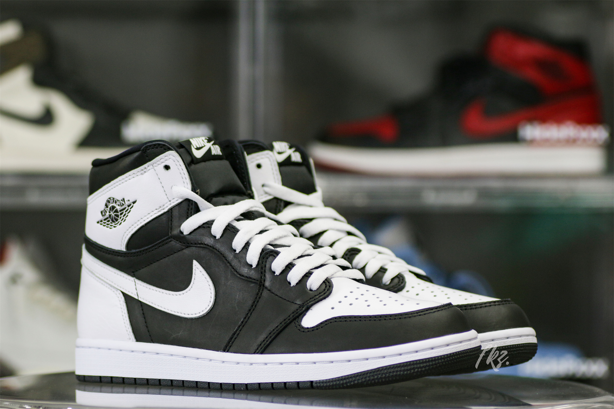 Air Jordan 1 Retro High OG Black White 2024