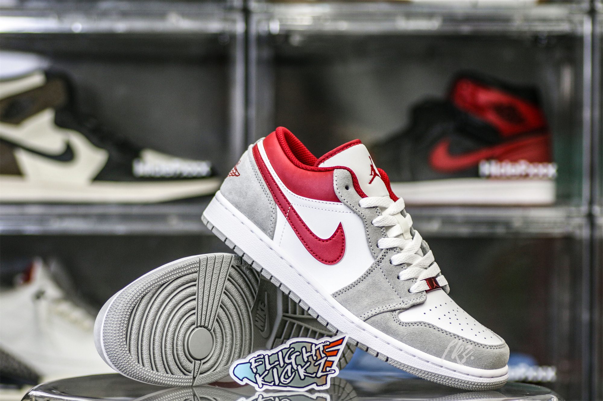 Air Jordan 1 Low SE Light Smoke Grey Gym Red