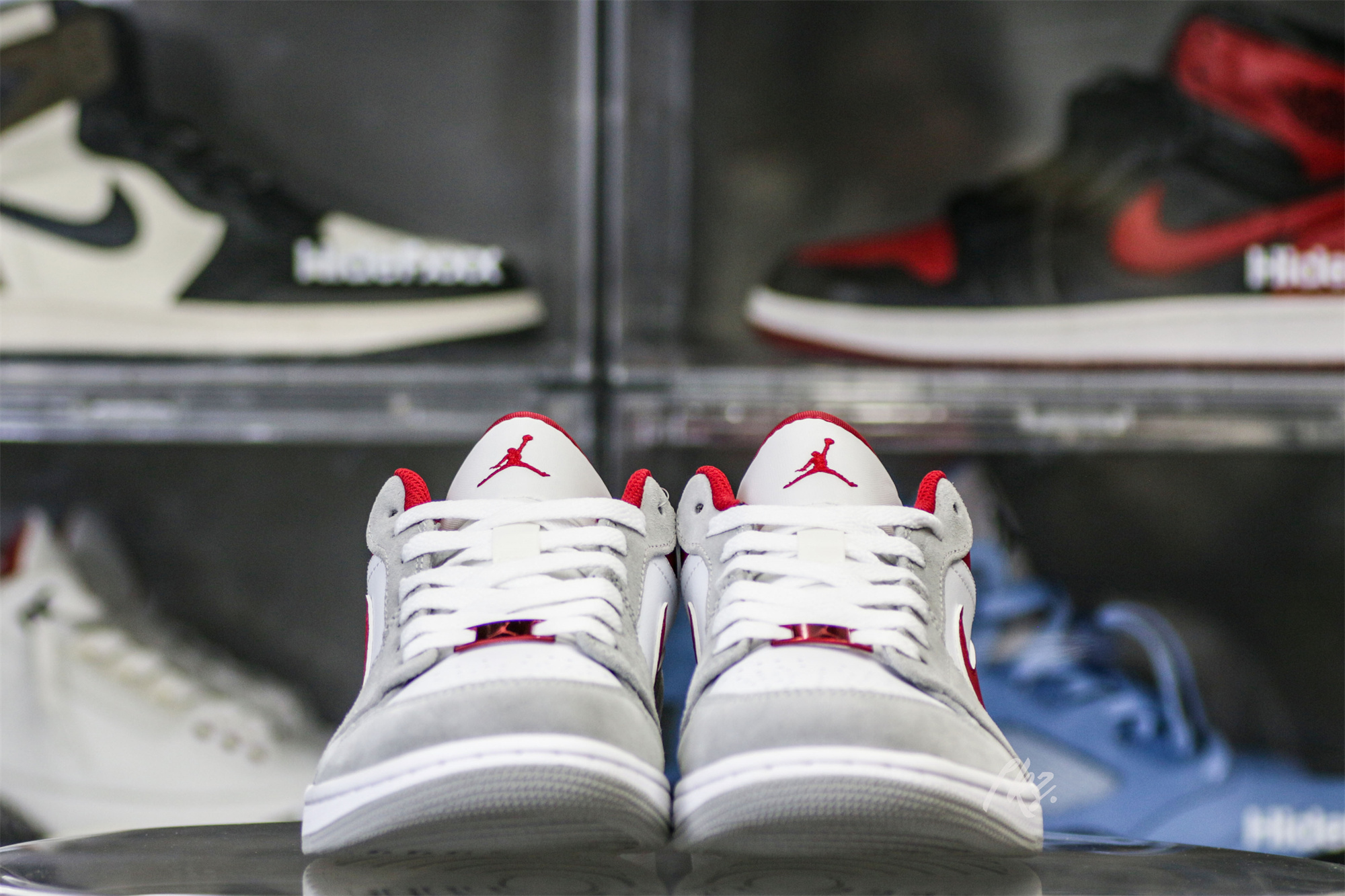 Air Jordan 1 Low SE Light Smoke Grey Gym Red