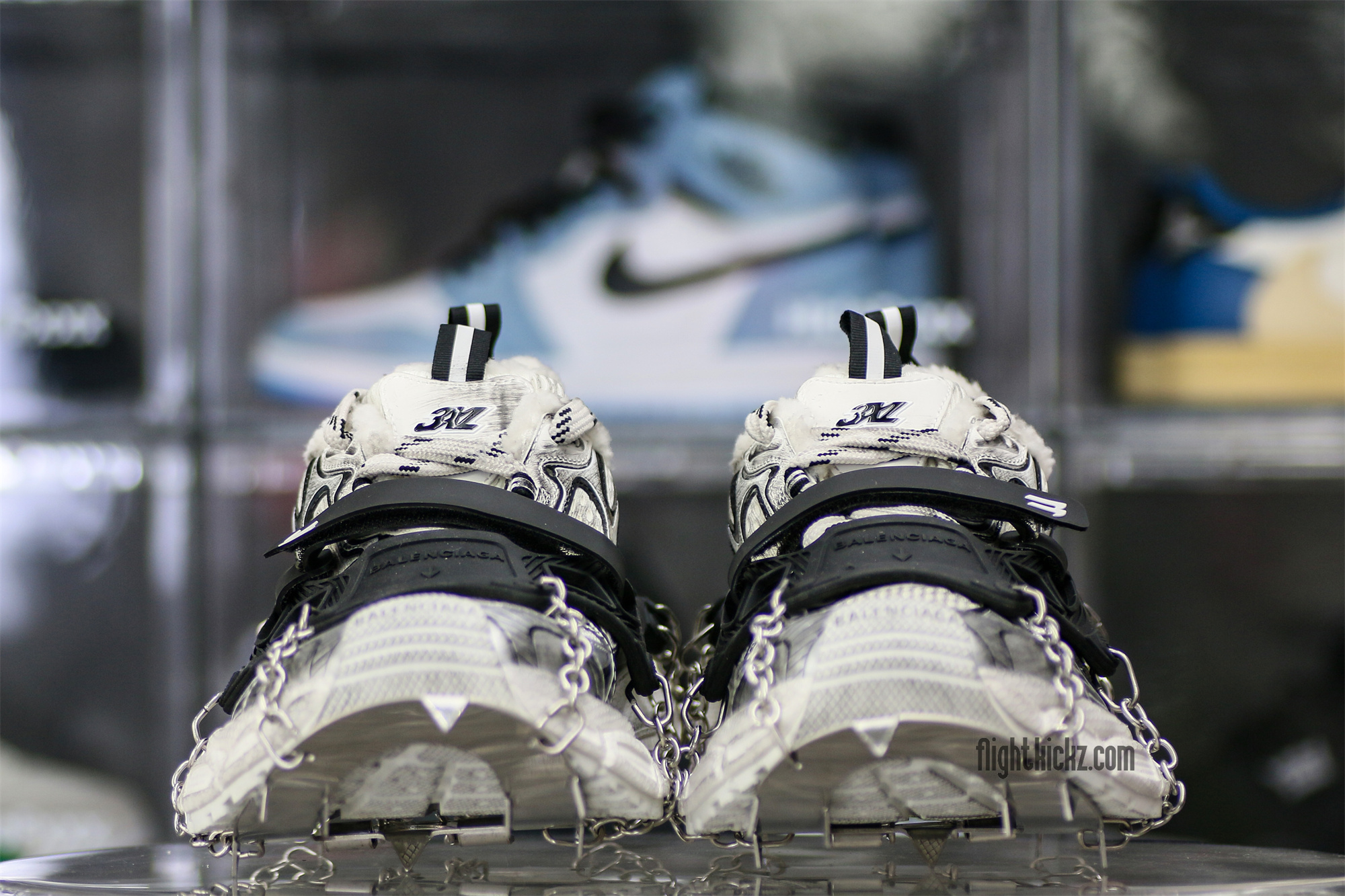 B@lenciag* 3XL Ski Sneaker in White (Removable footwear chains)