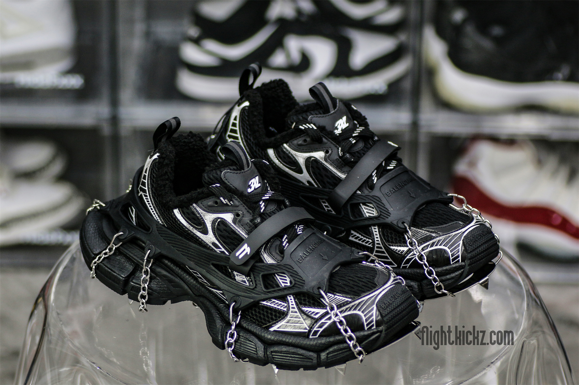 B@lenciag* 3XL Ski Sneaker in Black and white (Removable footwear chains)