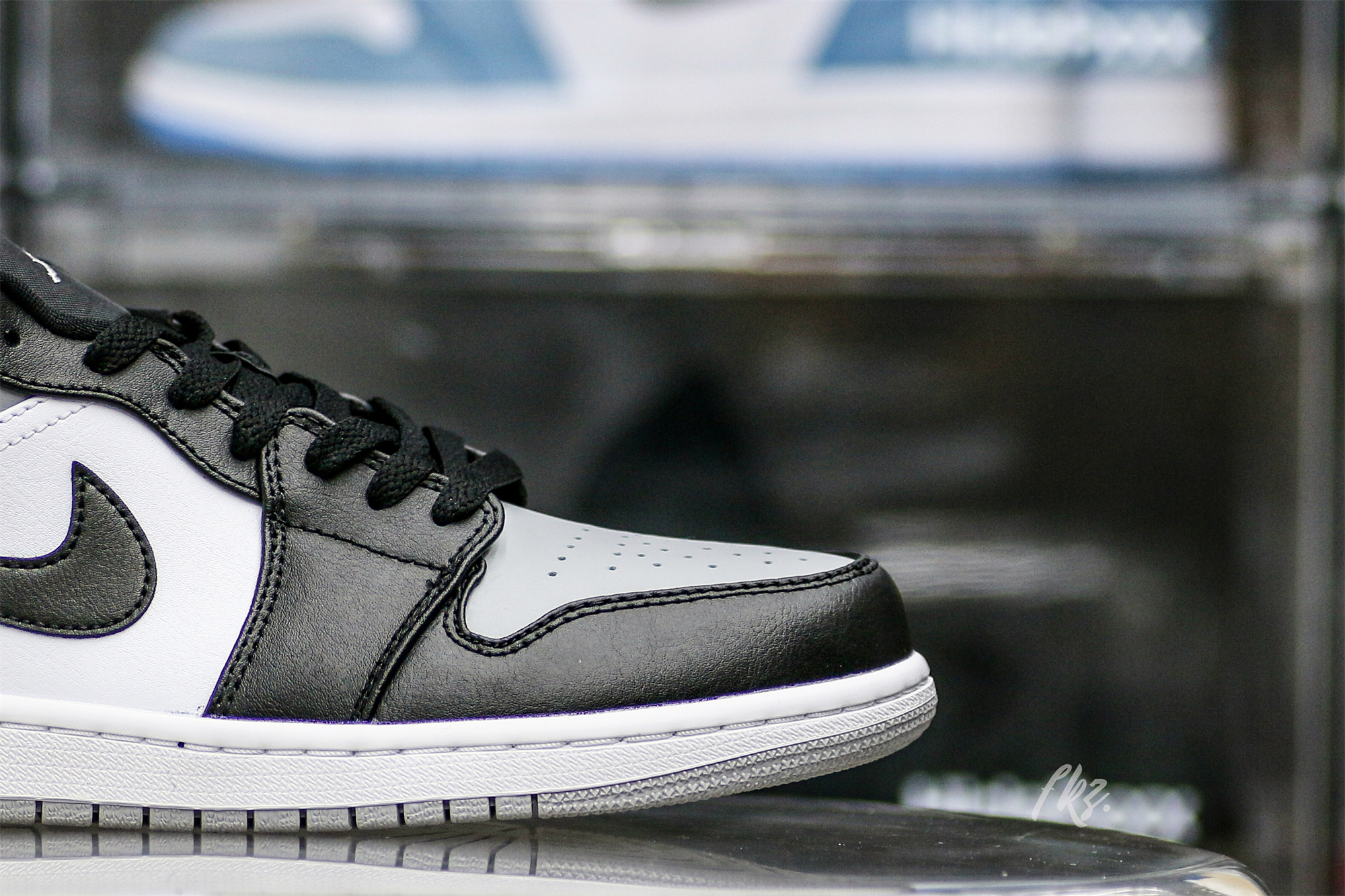 Air Jordan 1 Low Shadow Toe