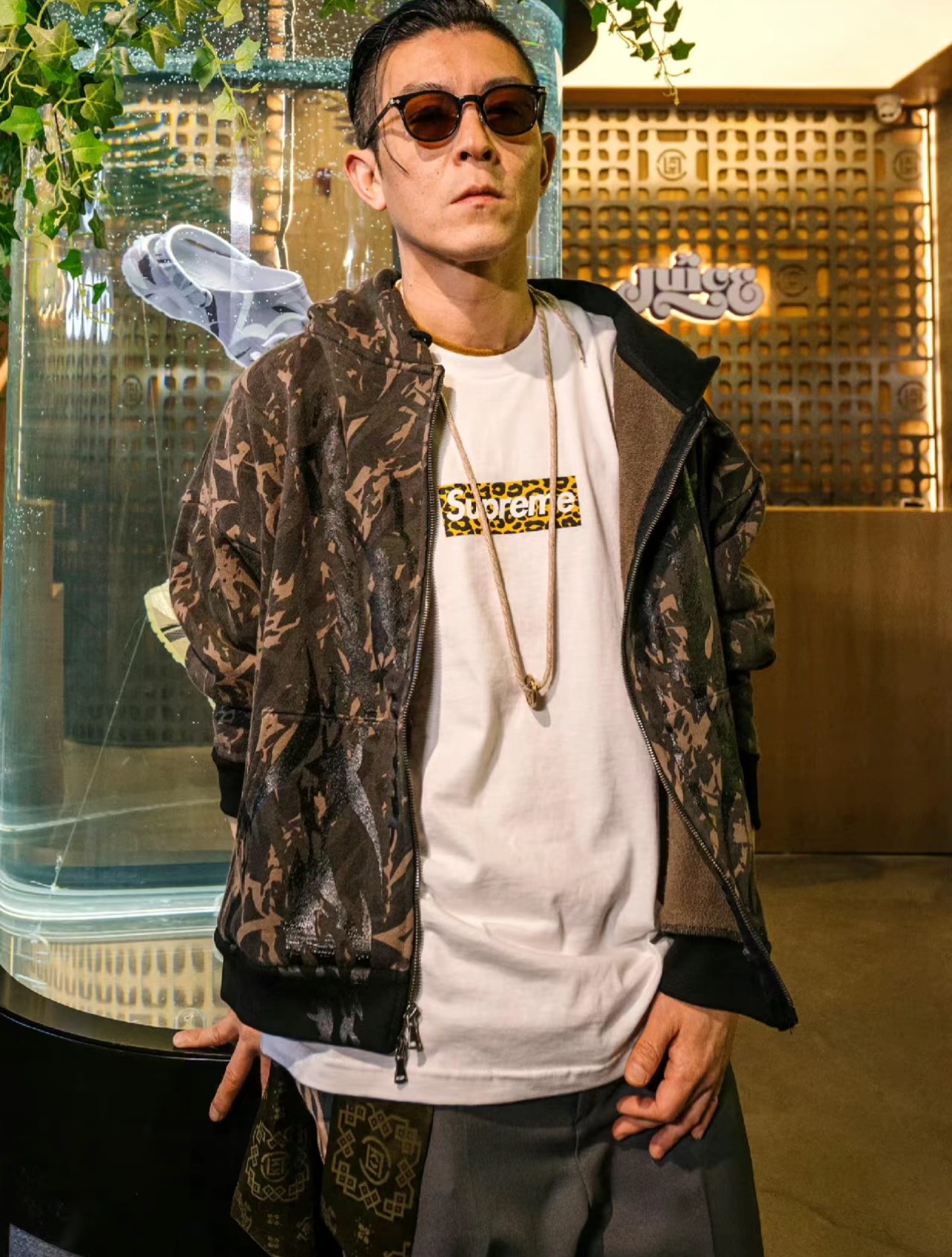 Suprem3 Shanghai Box Logo Tee