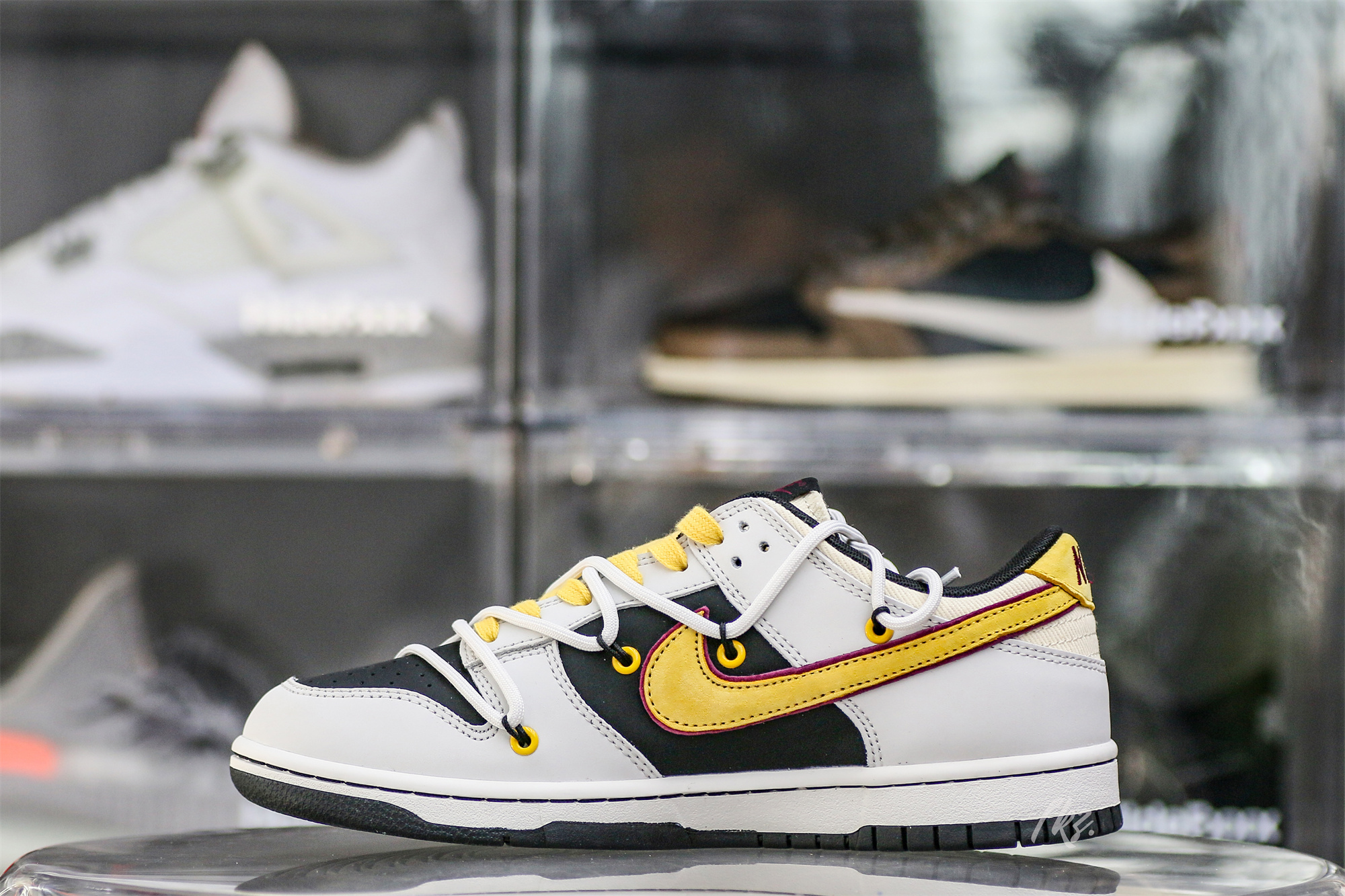 Otomo Katsuhiro x Nike Dunk One Piece Luffy White Yellow