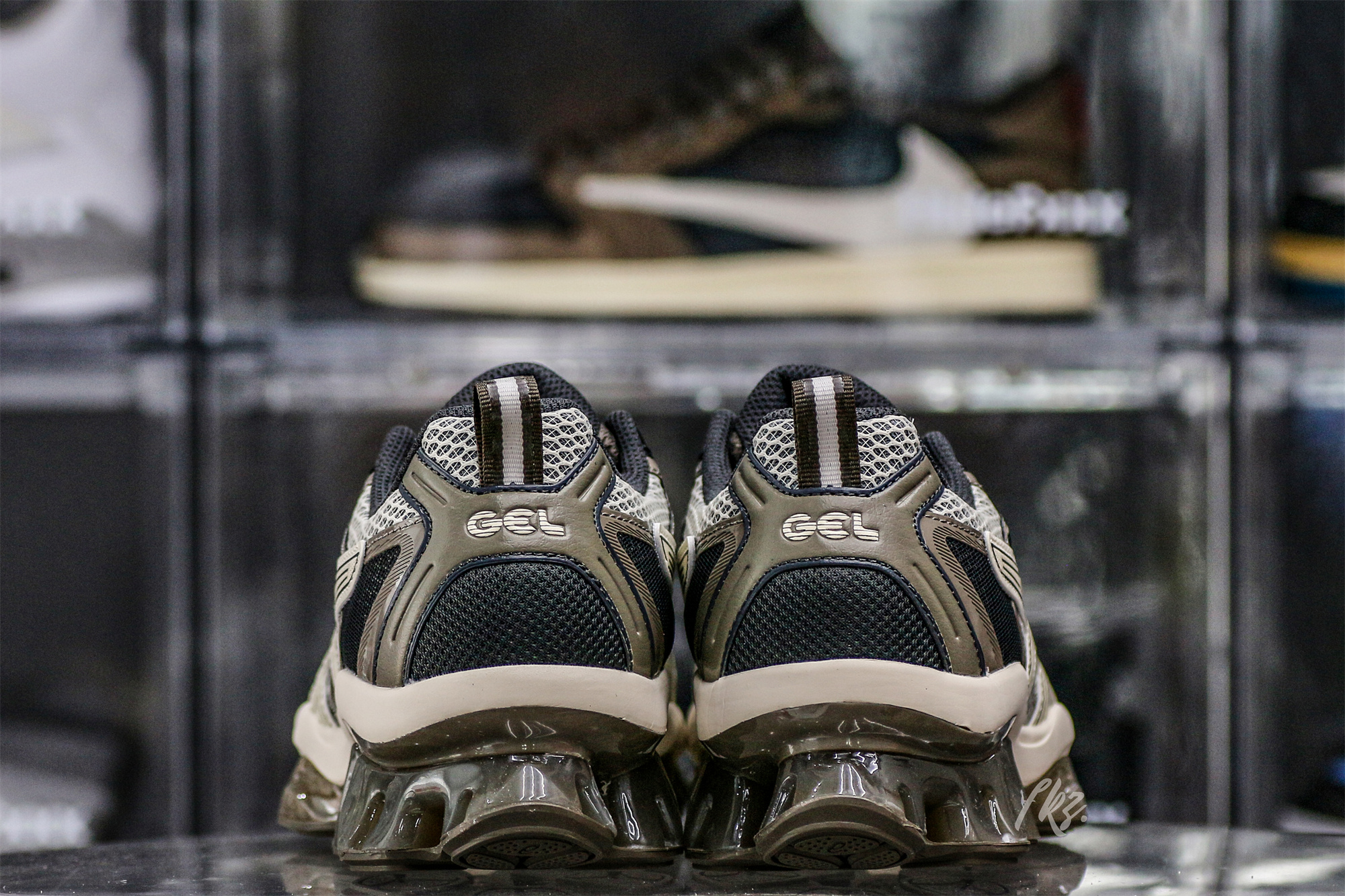 Gel Quantum Kinetic Birch Dark Taupe