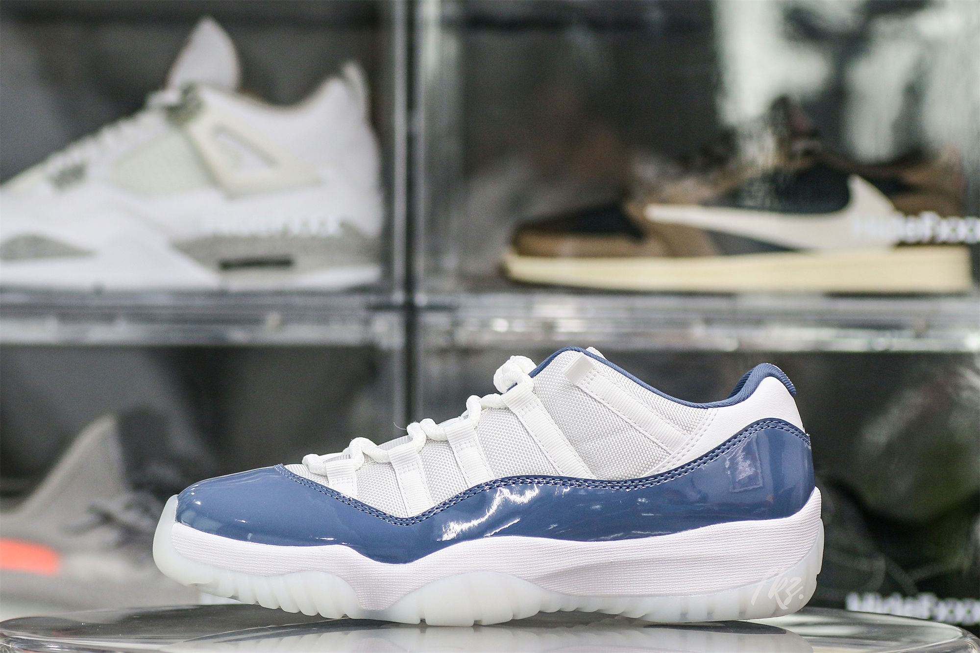 Air Jordan 11 Retro Low Midnight Navy (2024)