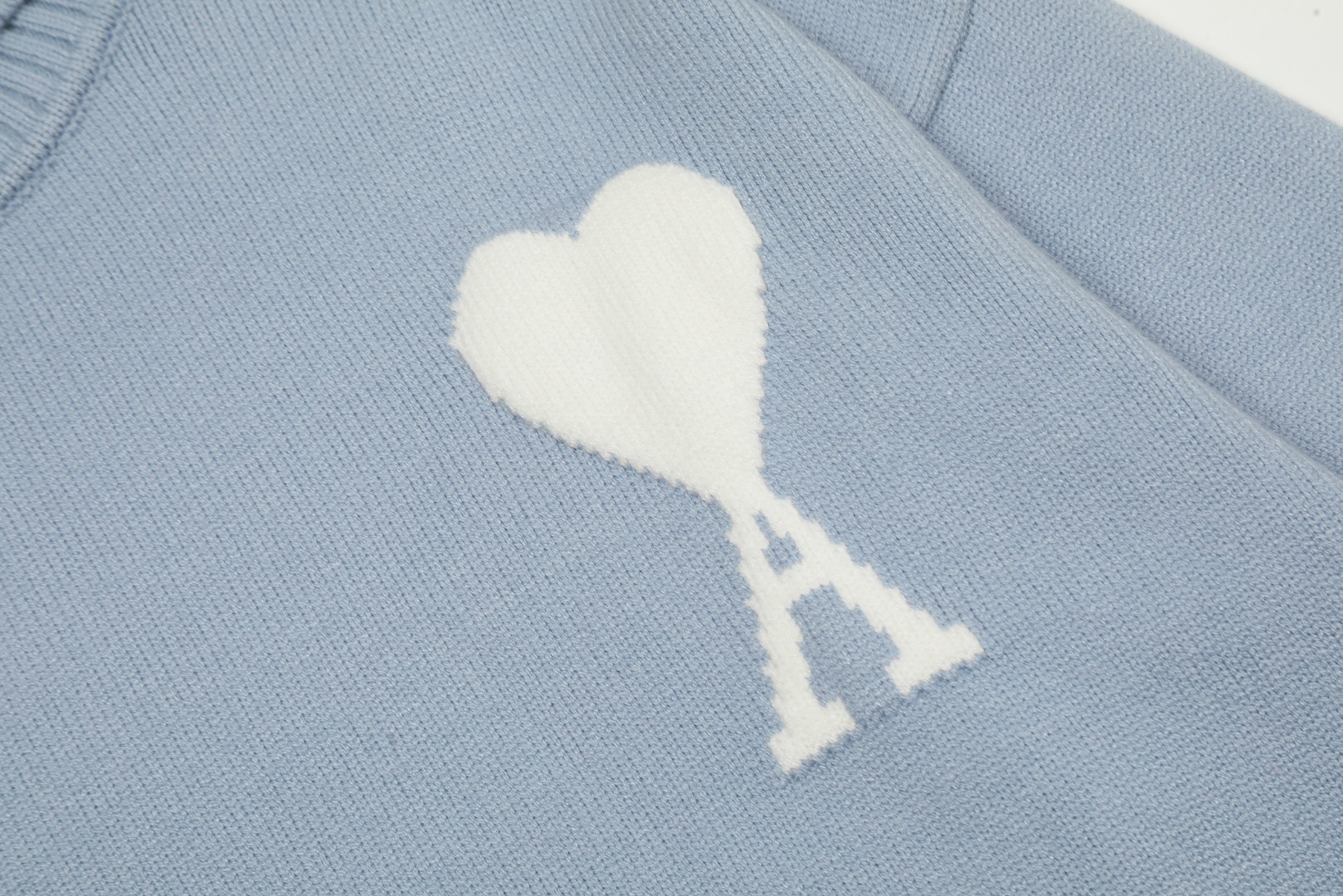 Am1 2024SS classic blue jacquard big heart turtleneck sweater