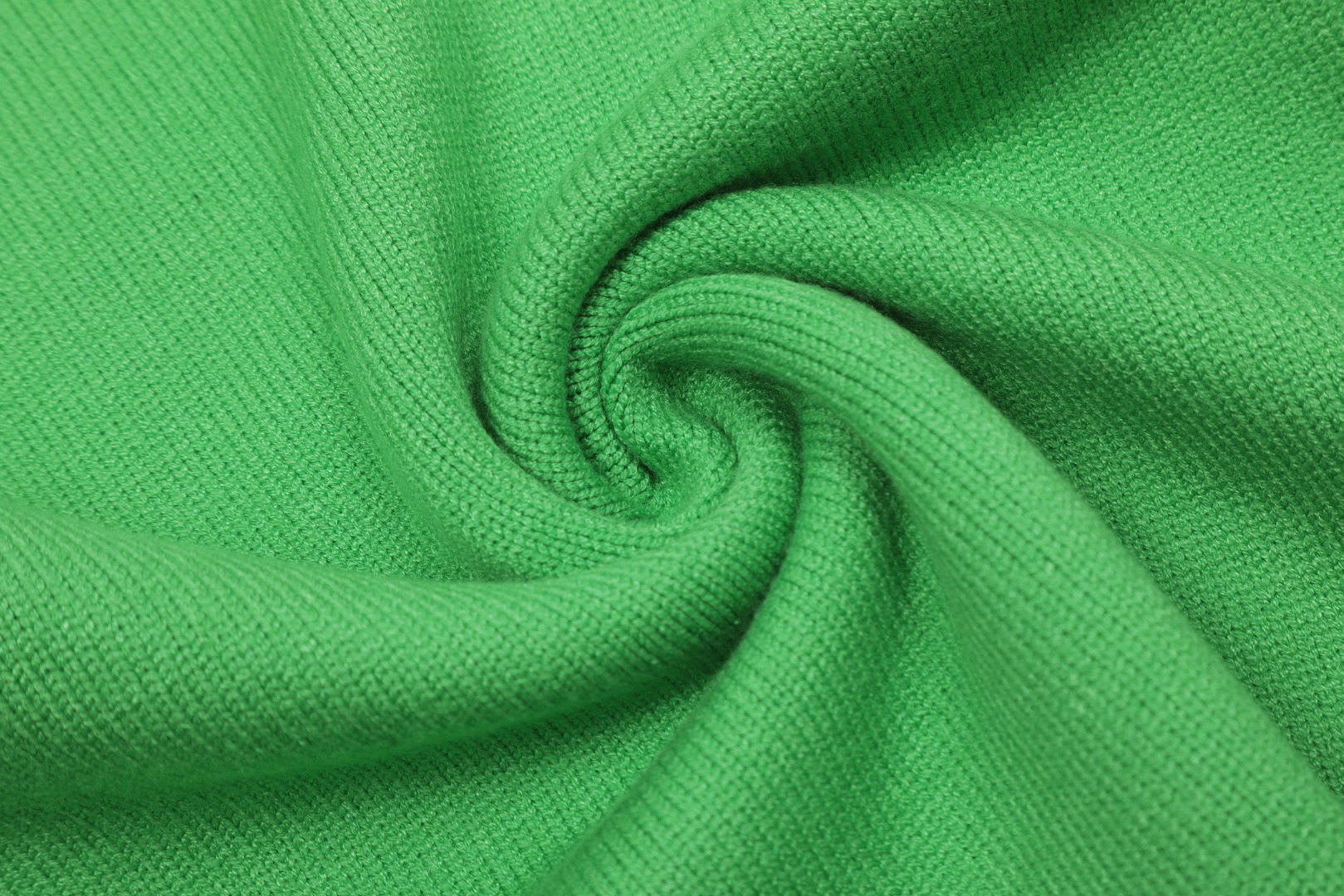 Am1 2024SS classic green jacquard big heart turtleneck sweater