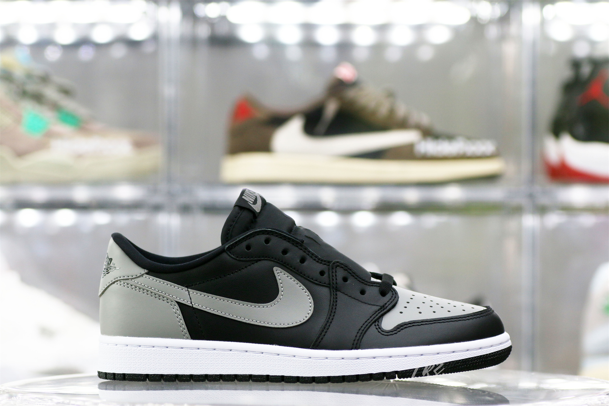 Jordan 1 Retro Low Shadow 2015