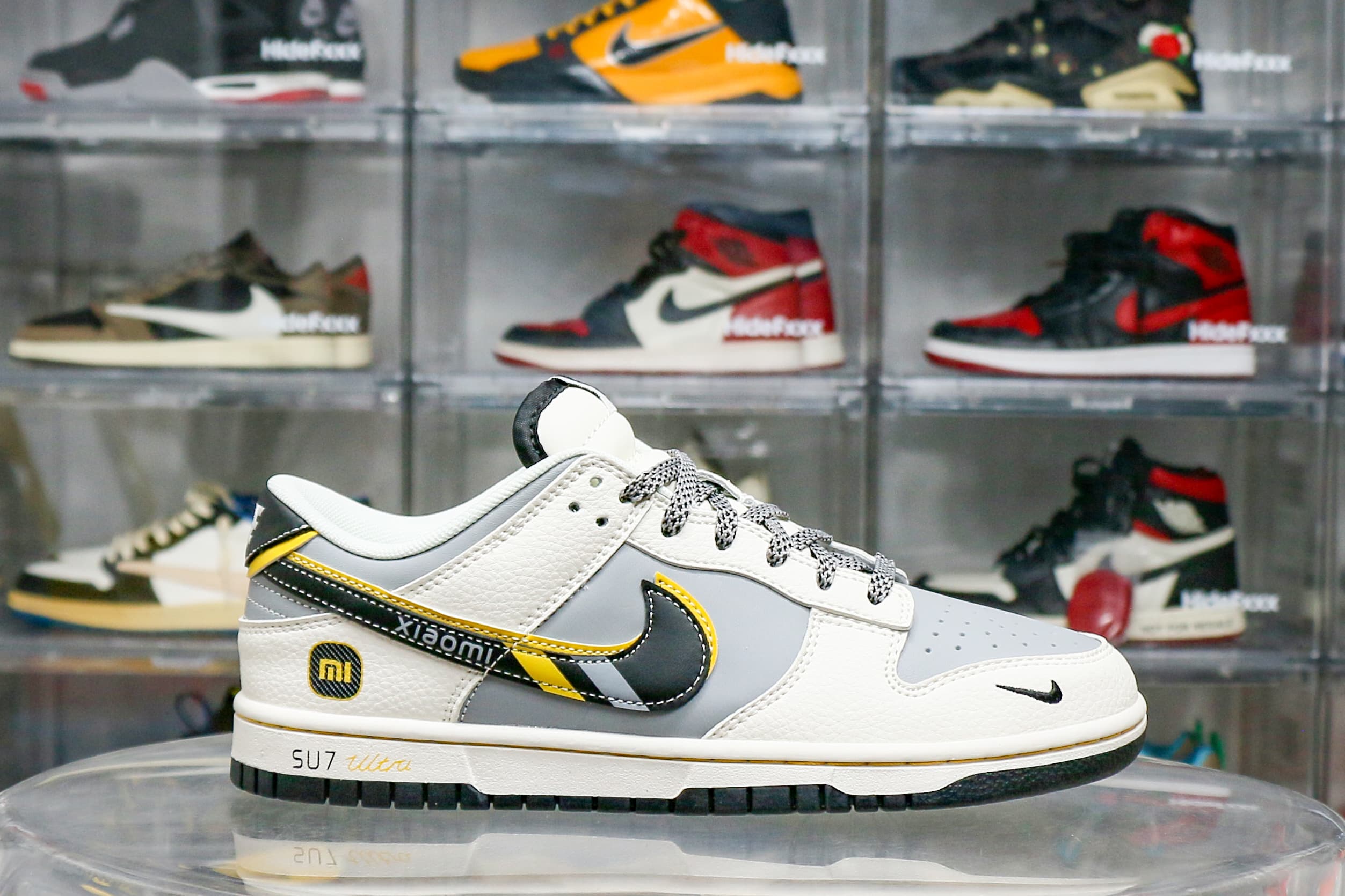 Nike SB Dunk Low x Xiaomi Su7