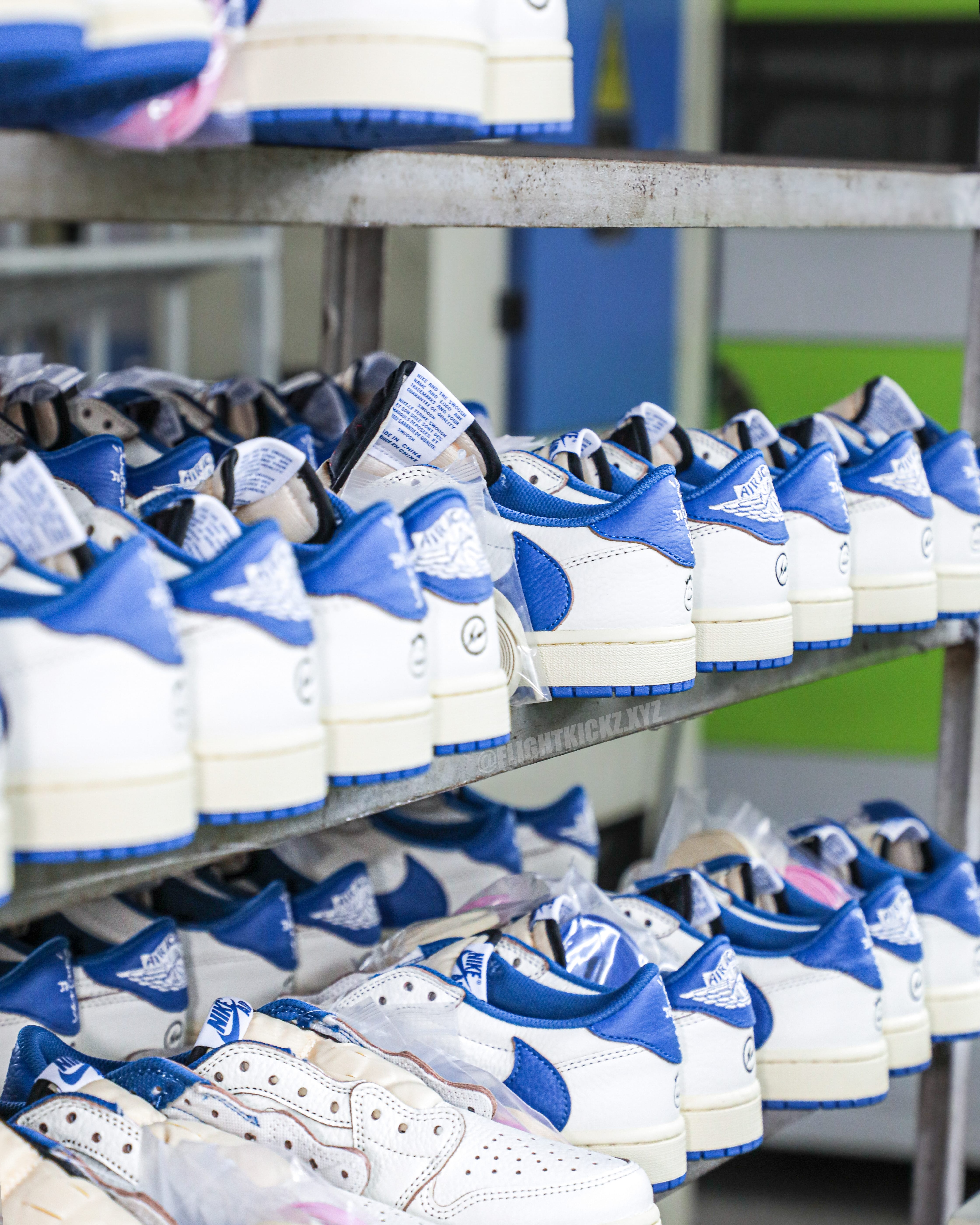 Travis Scott x Fragment x Air Jordan 1 Low OG (Ln5 A1)