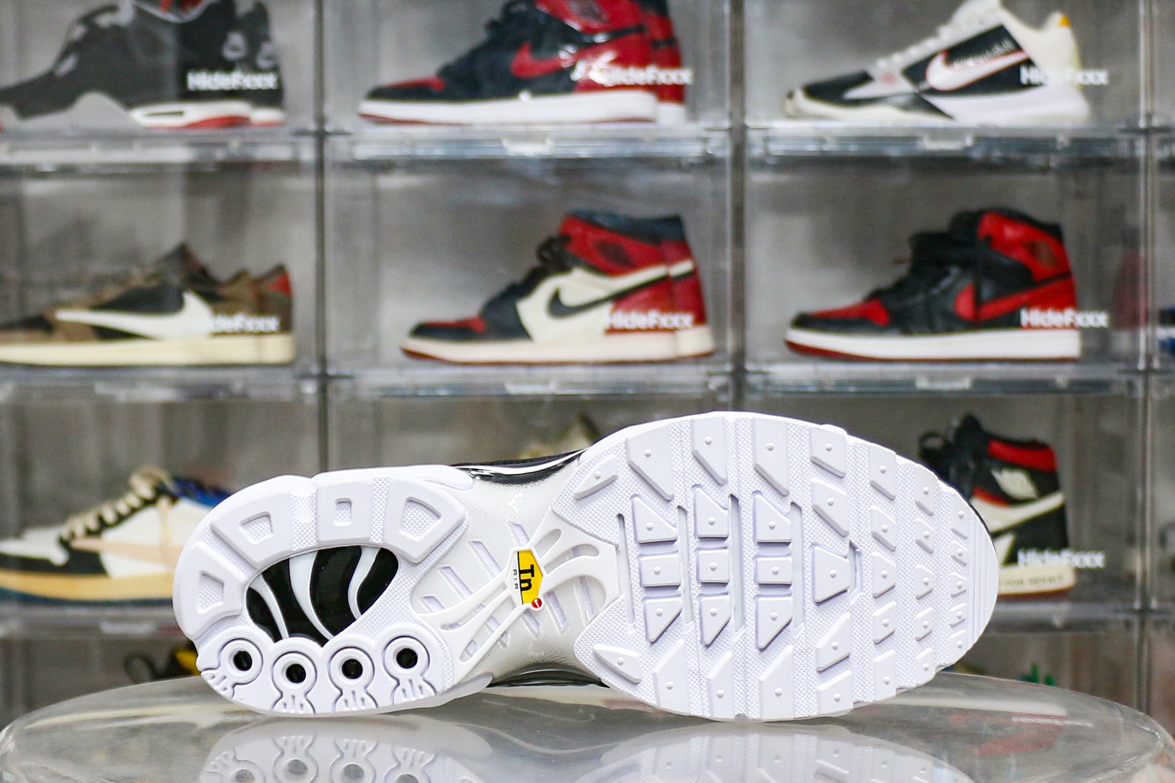 Nike Air Max Plus Black White