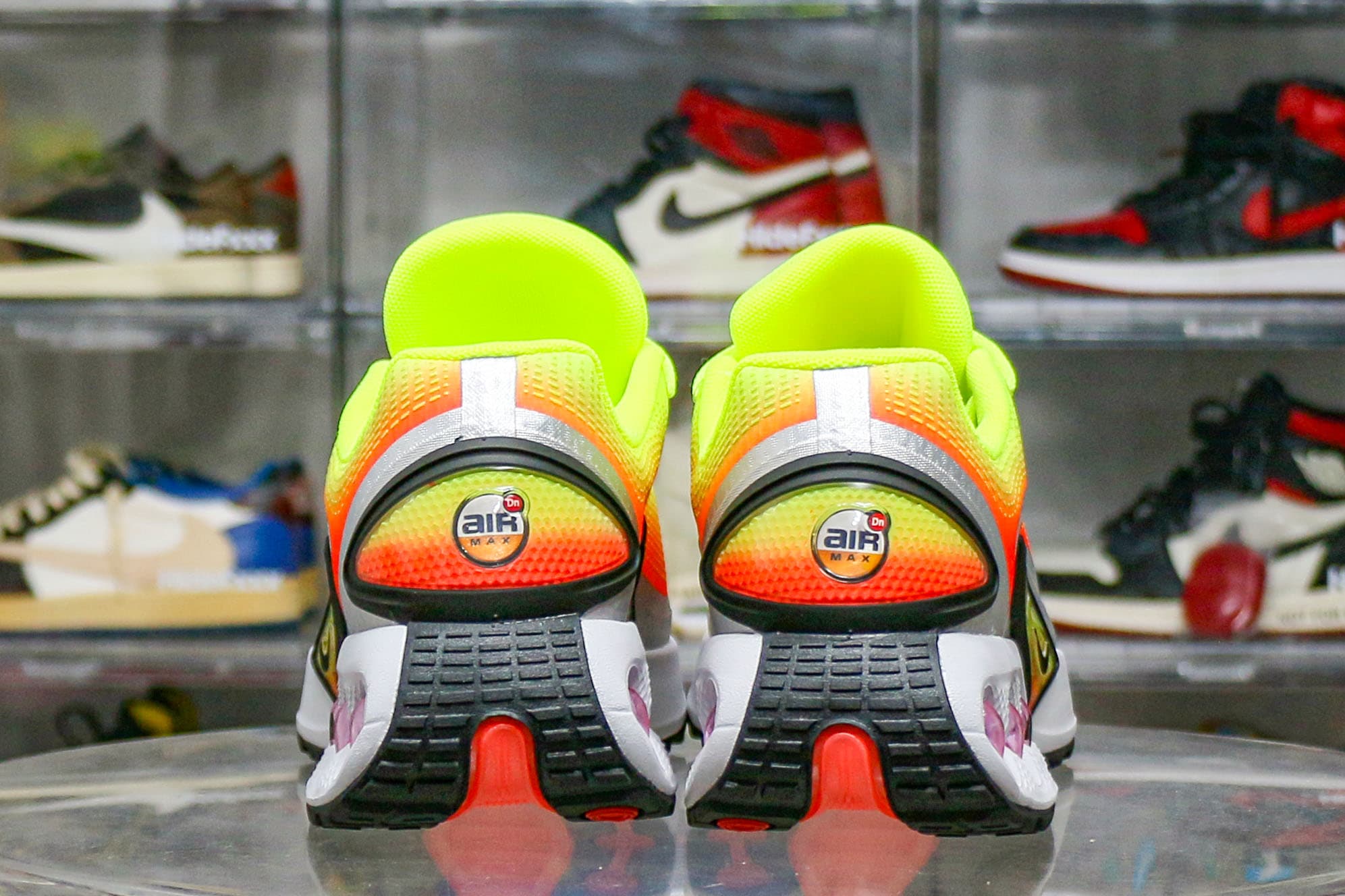 Air Max DN SE Cyber Bright Crimson